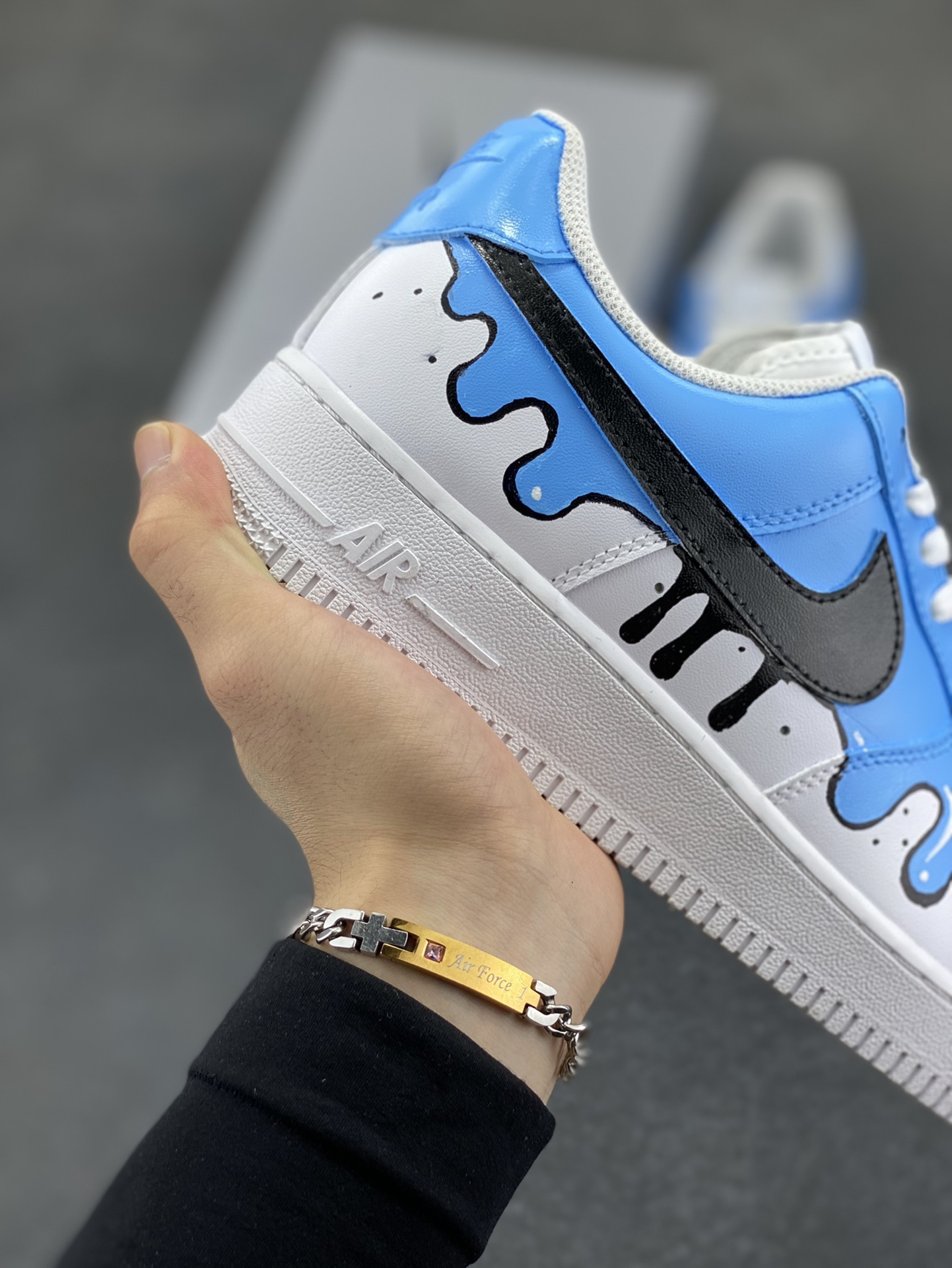 图片[6]-【定制球鞋】纯手工绘画Nike Air Force 1 空军一号 手绘 涂鸦 泼墨 潮流 耐磨 低帮 板鞋 男女同款 白黑色折边针车 工艺难度大 原楦头原纸板 原装鞋盒 定制五金配件 内置全掌气垫 原厂鞋底 货号：CW2288-111 尺码：36 36.5 37.5 38 38.5 39 40 40.5 41 42 42.5 43 44 44.5 45-选品中心