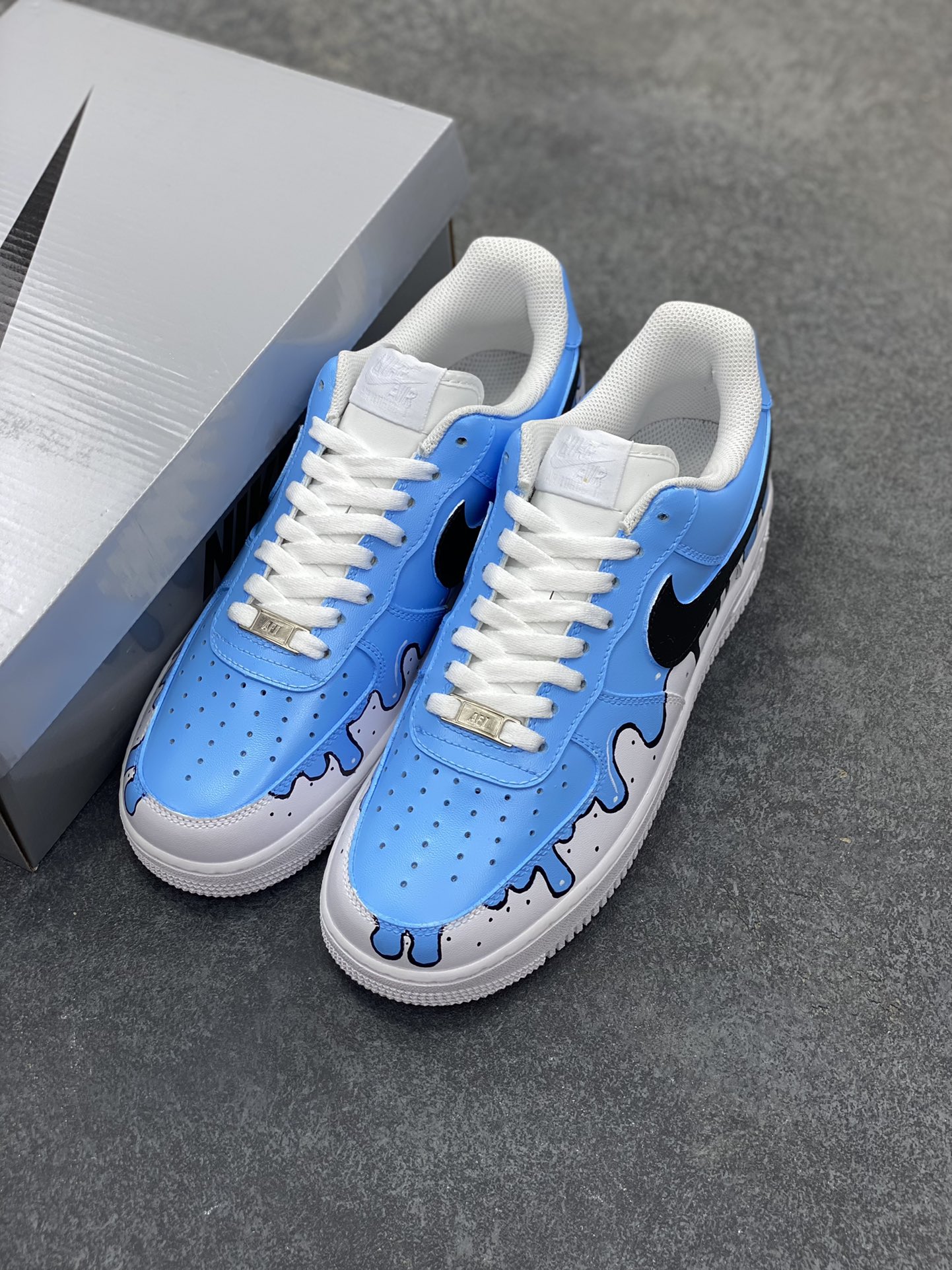 图片[8]-【定制球鞋】纯手工绘画Nike Air Force 1 空军一号 手绘 涂鸦 泼墨 潮流 耐磨 低帮 板鞋 男女同款 白黑色折边针车 工艺难度大 原楦头原纸板 原装鞋盒 定制五金配件 内置全掌气垫 原厂鞋底 货号：CW2288-111 尺码：36 36.5 37.5 38 38.5 39 40 40.5 41 42 42.5 43 44 44.5 45-选品中心