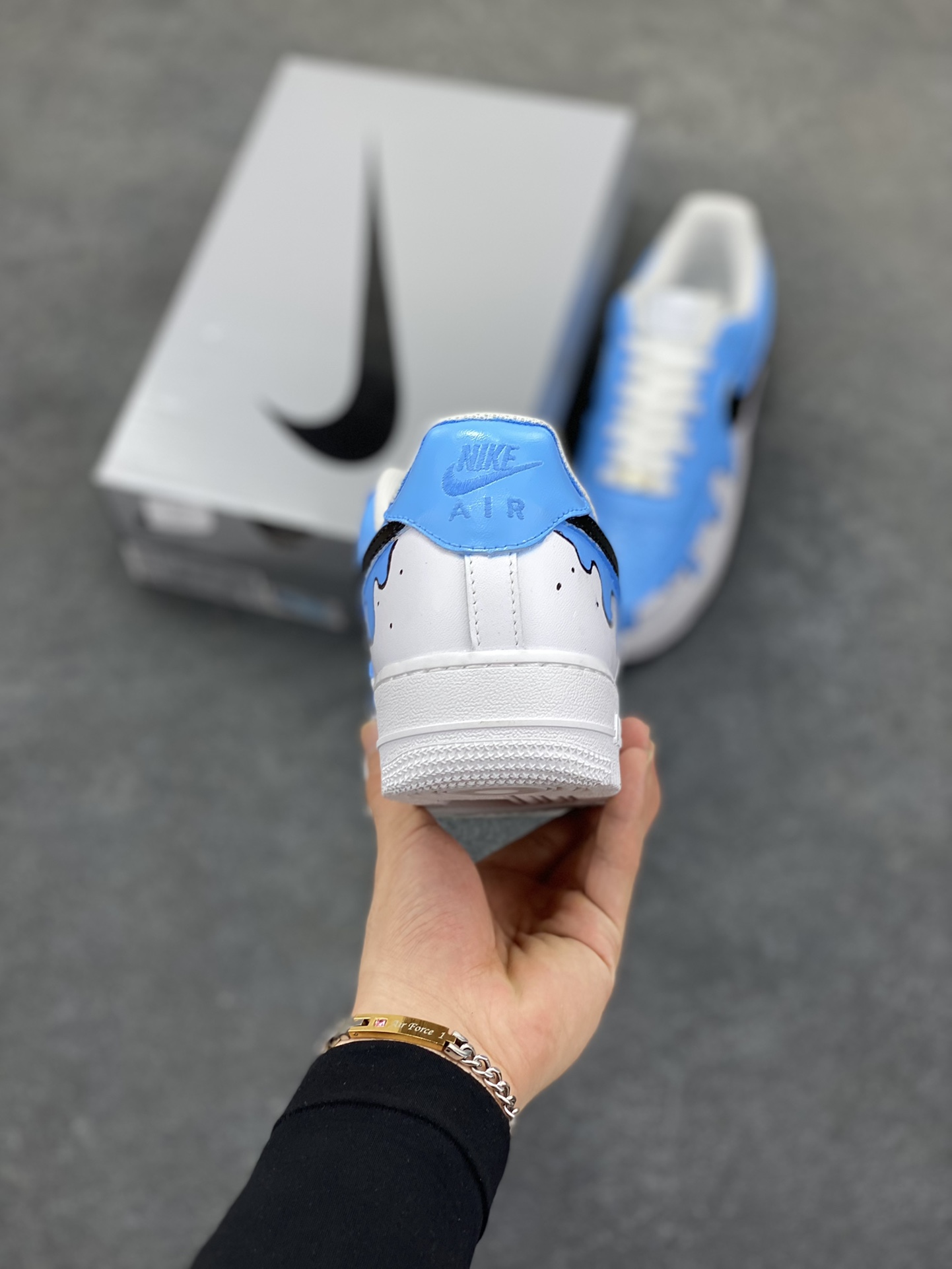 图片[4]-【定制球鞋】纯手工绘画Nike Air Force 1 空军一号 手绘 涂鸦 泼墨 潮流 耐磨 低帮 板鞋 男女同款 白黑色折边针车 工艺难度大 原楦头原纸板 原装鞋盒 定制五金配件 内置全掌气垫 原厂鞋底 货号：CW2288-111 尺码：36 36.5 37.5 38 38.5 39 40 40.5 41 42 42.5 43 44 44.5 45-选品中心