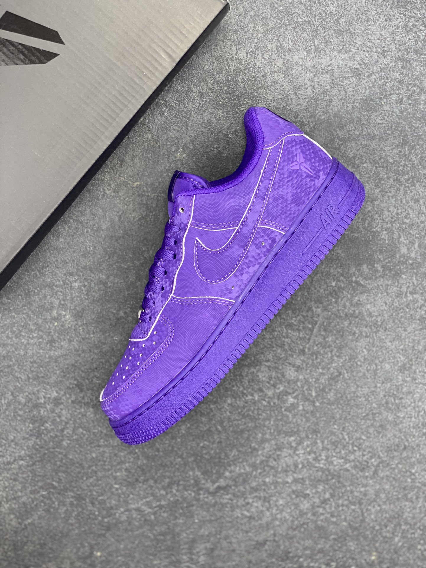 图片[7]-Nike Air Force 1 Low 空军一号低帮百搭休闲运动板鞋。柔软、弹性十足的缓震性能和出色的中底设计，横跨复古与现代的外型结合，造就出风靡全球三十多年的Force 1，直到今天还深受青睐。 货号：IB0018-500 尺码：36 36.5 37.5 38 38.5 39 40 40.5 41 42 42.5 43 44 44.5 45-选品中心