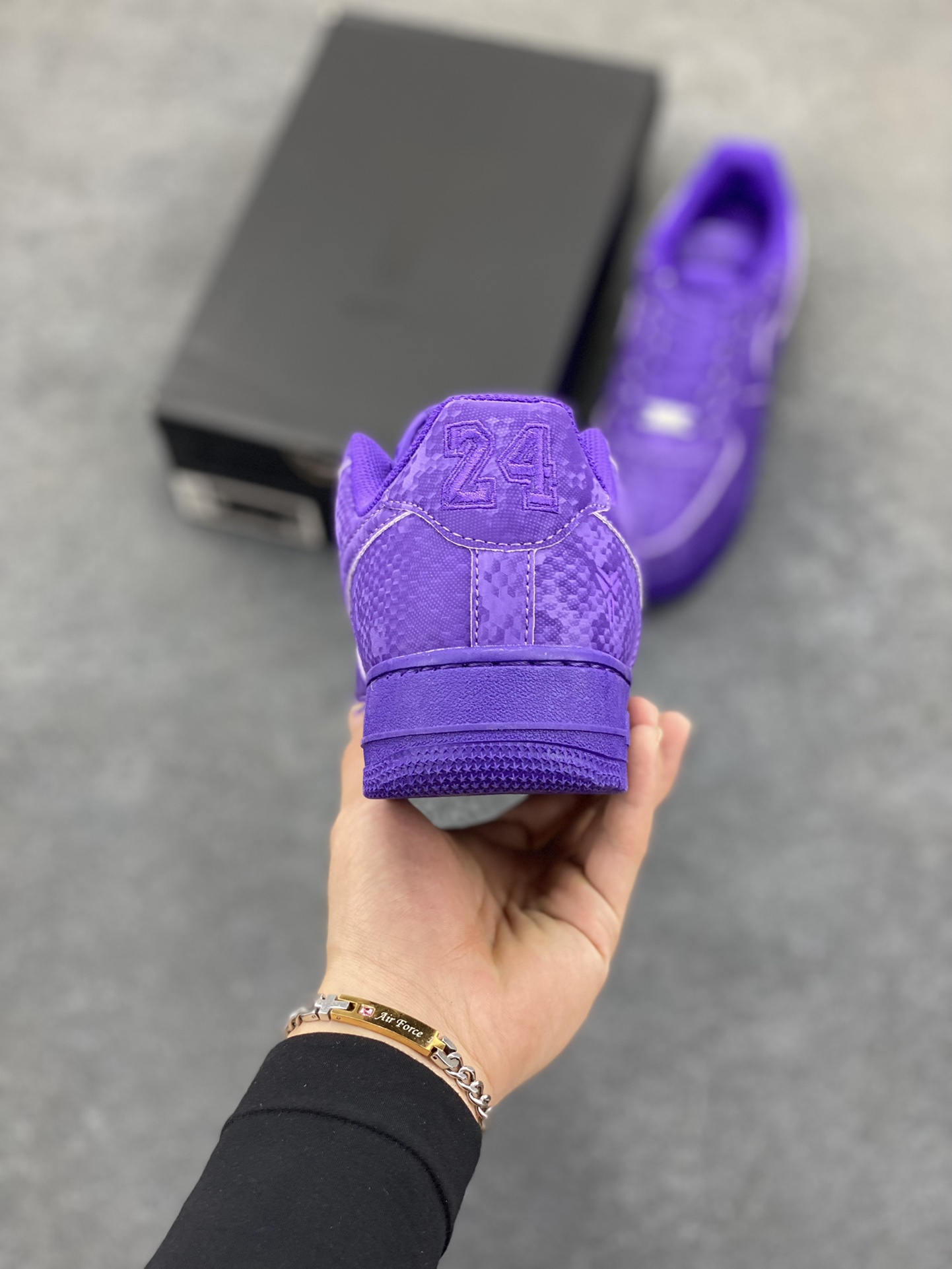 图片[4]-Nike Air Force 1 Low 空军一号低帮百搭休闲运动板鞋。柔软、弹性十足的缓震性能和出色的中底设计，横跨复古与现代的外型结合，造就出风靡全球三十多年的Force 1，直到今天还深受青睐。 货号：IB0018-500 尺码：36 36.5 37.5 38 38.5 39 40 40.5 41 42 42.5 43 44 44.5 45-选品中心