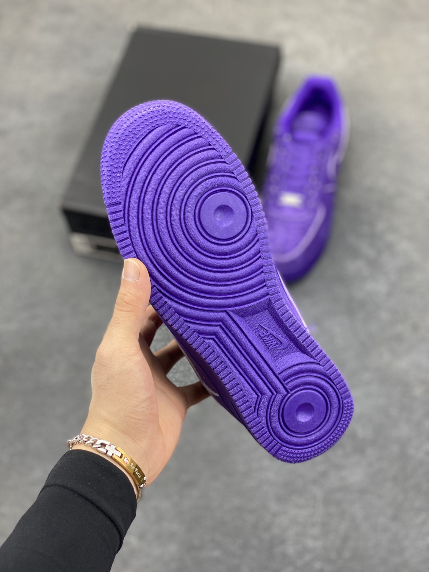 图片[5]-Nike Air Force 1 Low 空军一号低帮百搭休闲运动板鞋。柔软、弹性十足的缓震性能和出色的中底设计，横跨复古与现代的外型结合，造就出风靡全球三十多年的Force 1，直到今天还深受青睐。 货号：IB0018-500 尺码：36 36.5 37.5 38 38.5 39 40 40.5 41 42 42.5 43 44 44.5 45-选品中心