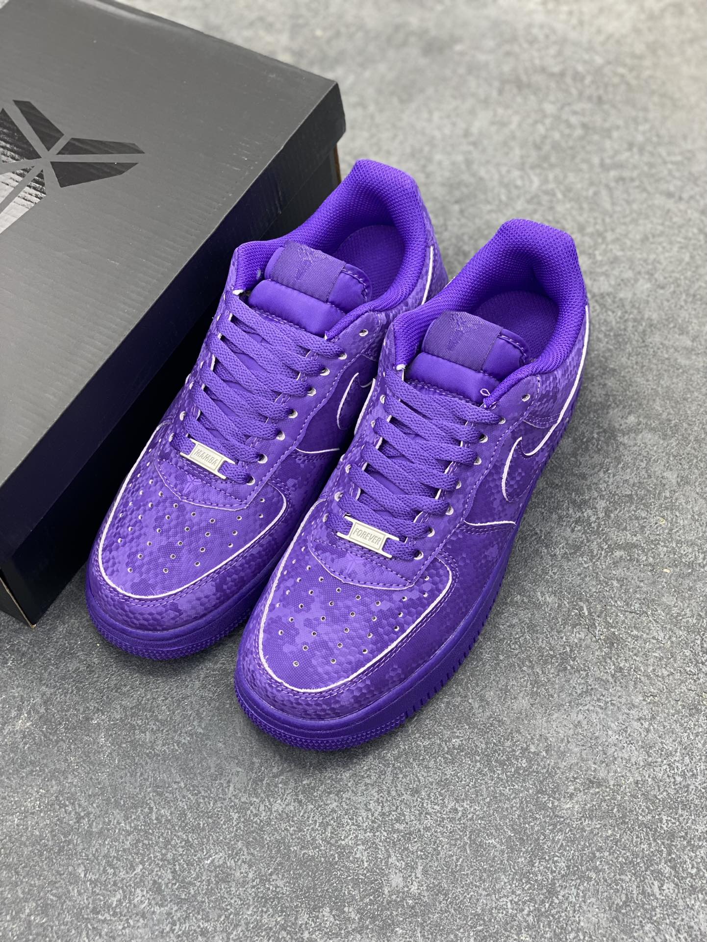 图片[8]-Nike Air Force 1 Low 空军一号低帮百搭休闲运动板鞋。柔软、弹性十足的缓震性能和出色的中底设计，横跨复古与现代的外型结合，造就出风靡全球三十多年的Force 1，直到今天还深受青睐。 货号：IB0018-500 尺码：36 36.5 37.5 38 38.5 39 40 40.5 41 42 42.5 43 44 44.5 45-选品中心