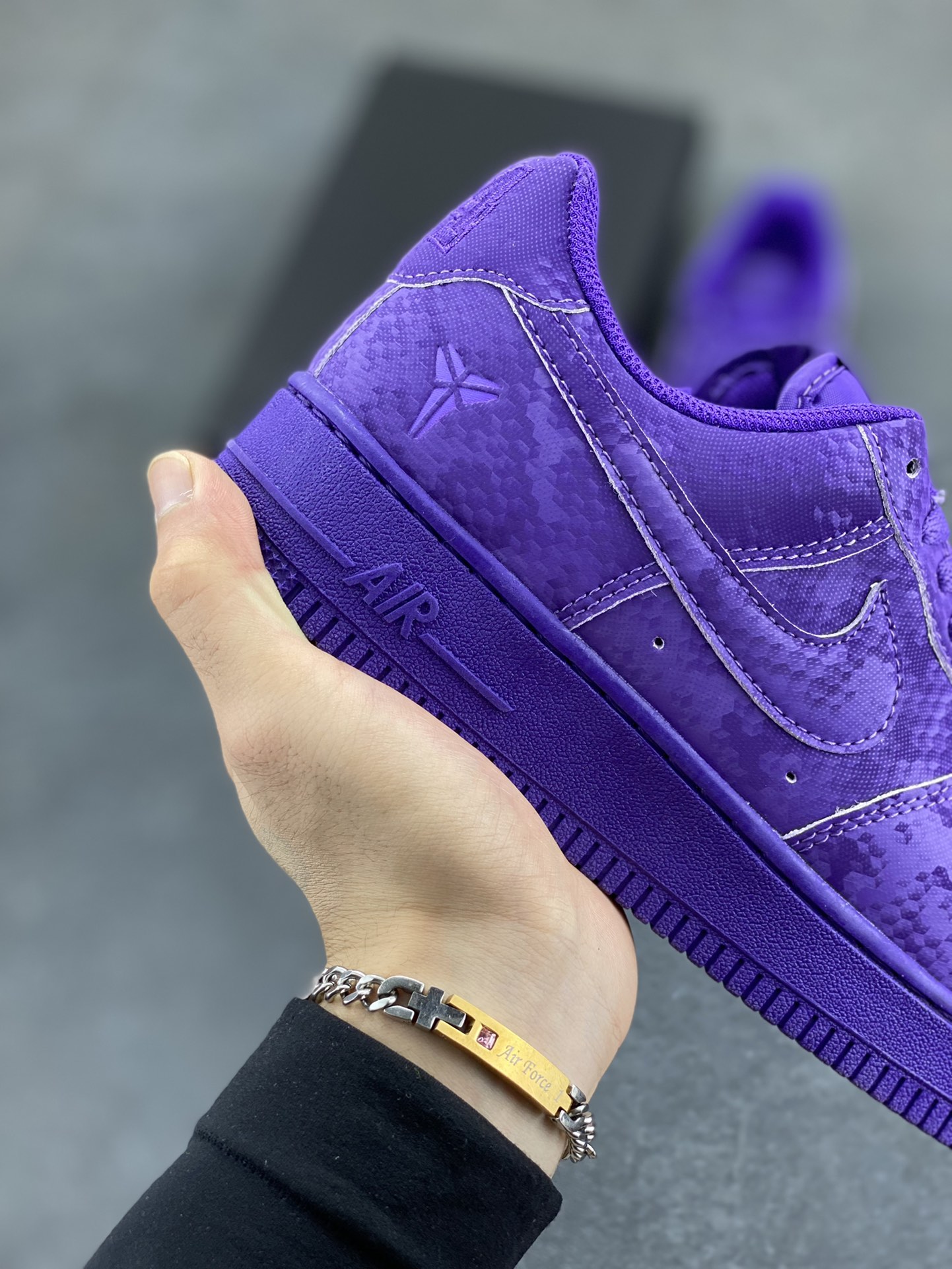 图片[6]-Nike Air Force 1 Low 空军一号低帮百搭休闲运动板鞋。柔软、弹性十足的缓震性能和出色的中底设计，横跨复古与现代的外型结合，造就出风靡全球三十多年的Force 1，直到今天还深受青睐。 货号：IB0018-500 尺码：36 36.5 37.5 38 38.5 39 40 40.5 41 42 42.5 43 44 44.5 45-选品中心