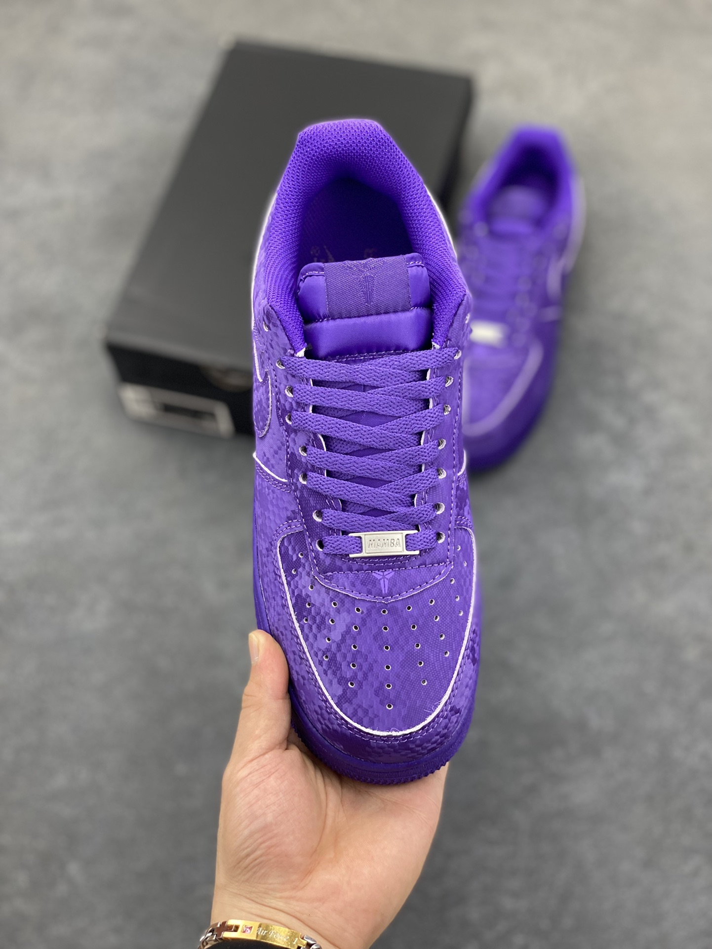 图片[2]-Nike Air Force 1 Low 空军一号低帮百搭休闲运动板鞋。柔软、弹性十足的缓震性能和出色的中底设计，横跨复古与现代的外型结合，造就出风靡全球三十多年的Force 1，直到今天还深受青睐。 货号：IB0018-500 尺码：36 36.5 37.5 38 38.5 39 40 40.5 41 42 42.5 43 44 44.5 45-选品中心