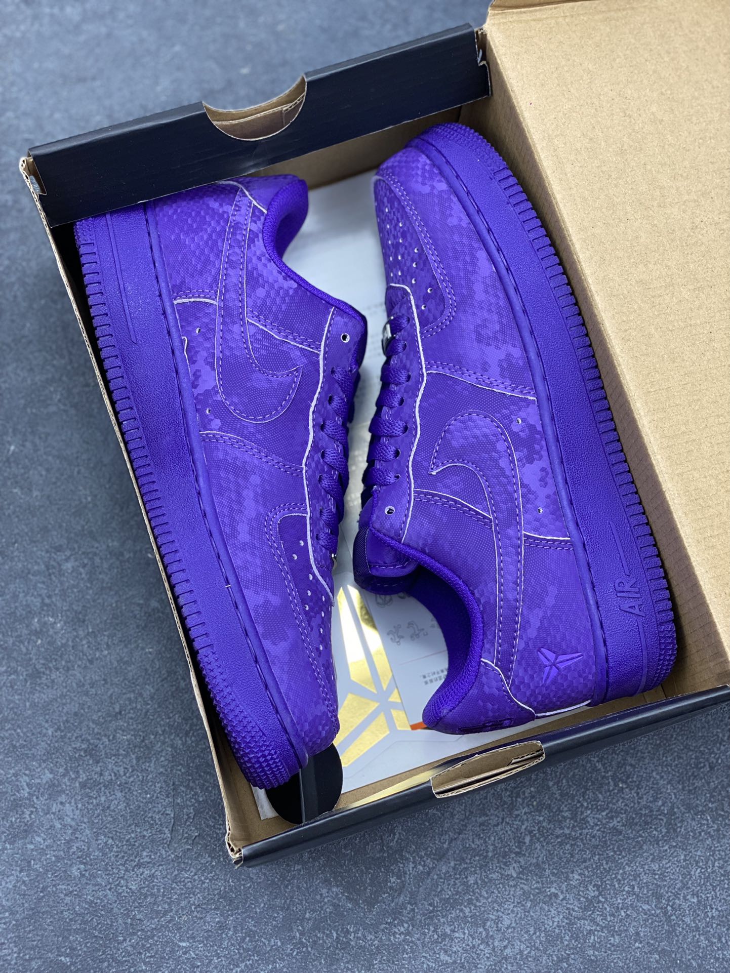 图片[9]-Nike Air Force 1 Low 空军一号低帮百搭休闲运动板鞋。柔软、弹性十足的缓震性能和出色的中底设计，横跨复古与现代的外型结合，造就出风靡全球三十多年的Force 1，直到今天还深受青睐。 货号：IB0018-500 尺码：36 36.5 37.5 38 38.5 39 40 40.5 41 42 42.5 43 44 44.5 45-选品中心