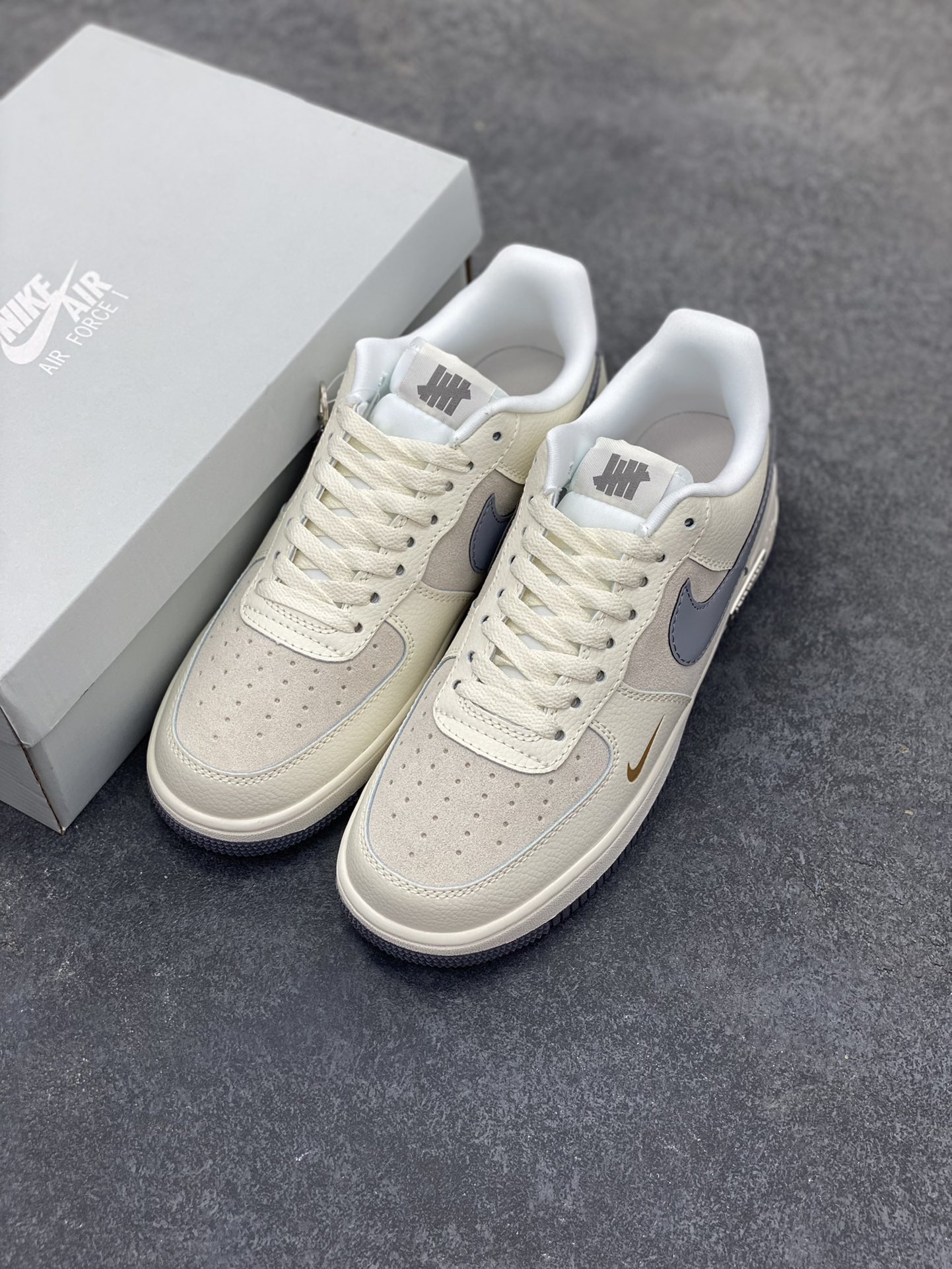 图片[8]-Nike Air Force 1 Low 空军一号低帮百搭休闲运动板鞋。柔软、弹性十足的缓震性能和出色的中底设计，横跨复古与现代的外型结合，造就出风靡全球三十多年的Force 1，直到今天还深受青睐。 货号：CW2288-111 尺码：36 36.5 37.5 38 38.5 39 40 40.5 41 42 42.5 43 44 44.5 45-选品中心
