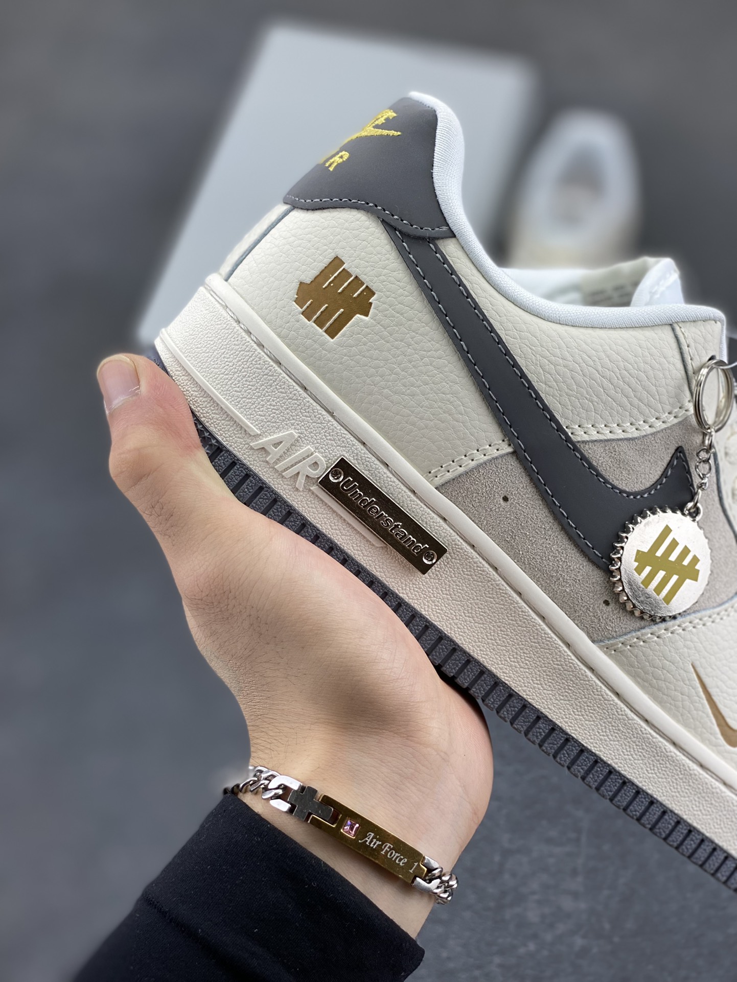 图片[6]-Nike Air Force 1 Low 空军一号低帮百搭休闲运动板鞋。柔软、弹性十足的缓震性能和出色的中底设计，横跨复古与现代的外型结合，造就出风靡全球三十多年的Force 1，直到今天还深受青睐。 货号：CW2288-111 尺码：36 36.5 37.5 38 38.5 39 40 40.5 41 42 42.5 43 44 44.5 45-选品中心