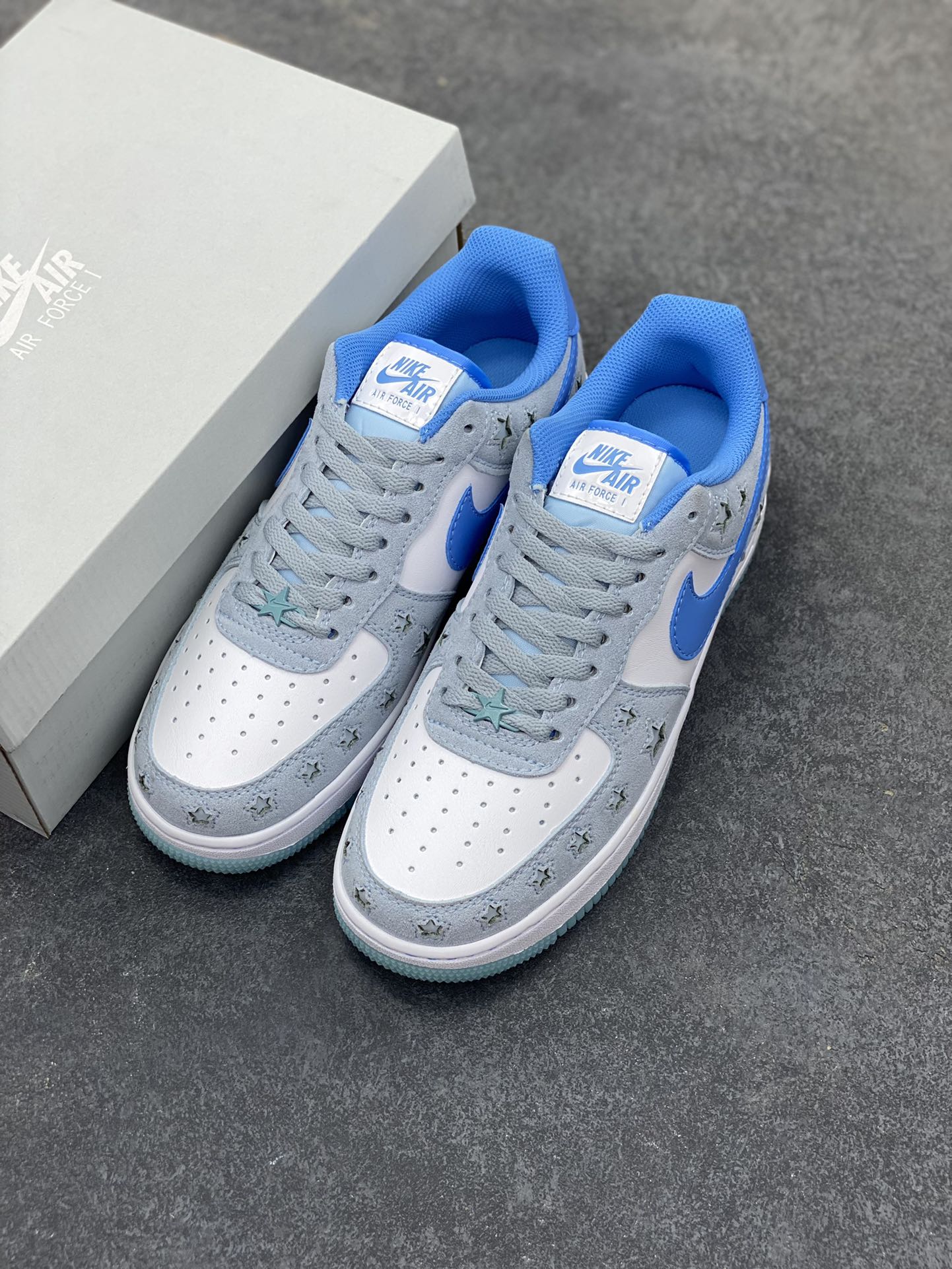 图片[8]-Nike Air Force 1 Low 空军一号低帮百搭休闲运动板鞋。柔软、弹性十足的缓震性能和出色的中底设计，横跨复古与现代的外型结合，造就出风靡全球三十多年的Force 1，直到今天还深受青睐。 货号：HQ8051-400 尺码：36 36.5 37.5 38 38.5 39 40 40.5 41 42 42.5 43 44 44.5 45-选品中心