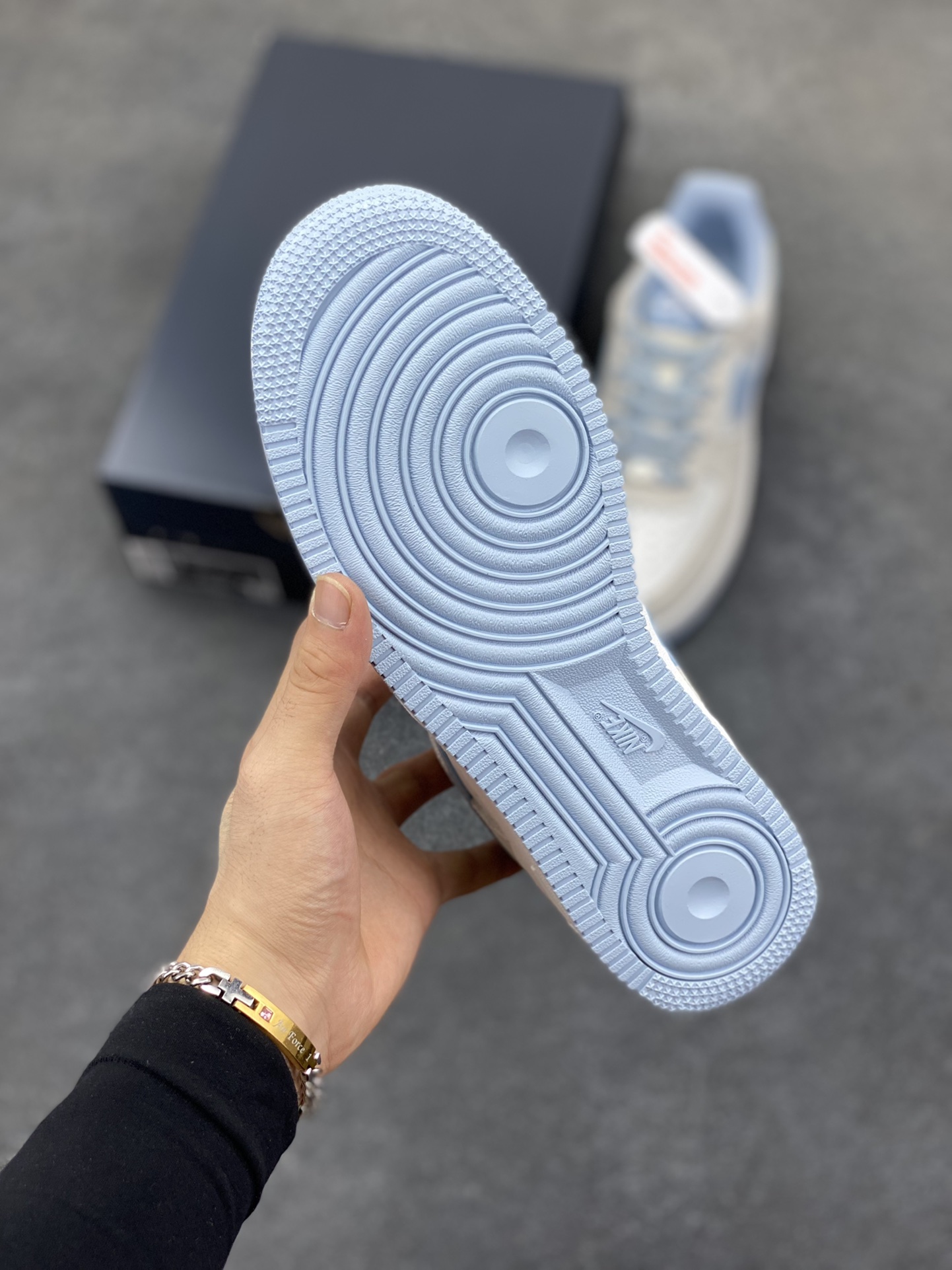 图片[5]-Nike Air Force 1 Low 海盐蓝 原楦头原纸板 打造纯正空军版型 专注外贸渠道 全掌内置蜂窝气垫 原盒配件 原厂中底钢印、拉帮完美 货号：FQ8714-005 尺码：36 36.5 37.5 38 38.5 39 40 40.5 41 42 42.5 43 44 44.5 45-选品中心
