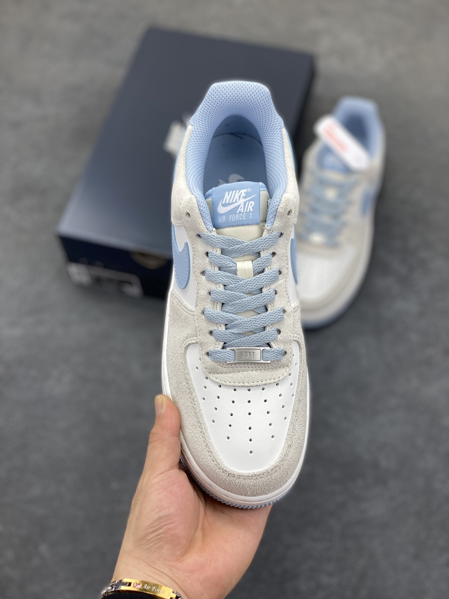 图片[2]-Nike Air Force 1 Low 海盐蓝 原楦头原纸板 打造纯正空军版型 专注外贸渠道 全掌内置蜂窝气垫 原盒配件 原厂中底钢印、拉帮完美 货号：FQ8714-005 尺码：36 36.5 37.5 38 38.5 39 40 40.5 41 42 42.5 43 44 44.5 45-选品中心