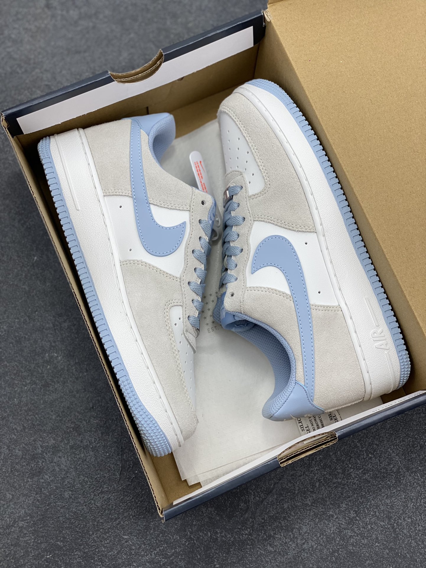 图片[9]-Nike Air Force 1 Low 海盐蓝 原楦头原纸板 打造纯正空军版型 专注外贸渠道 全掌内置蜂窝气垫 原盒配件 原厂中底钢印、拉帮完美 货号：FQ8714-005 尺码：36 36.5 37.5 38 38.5 39 40 40.5 41 42 42.5 43 44 44.5 45-选品中心