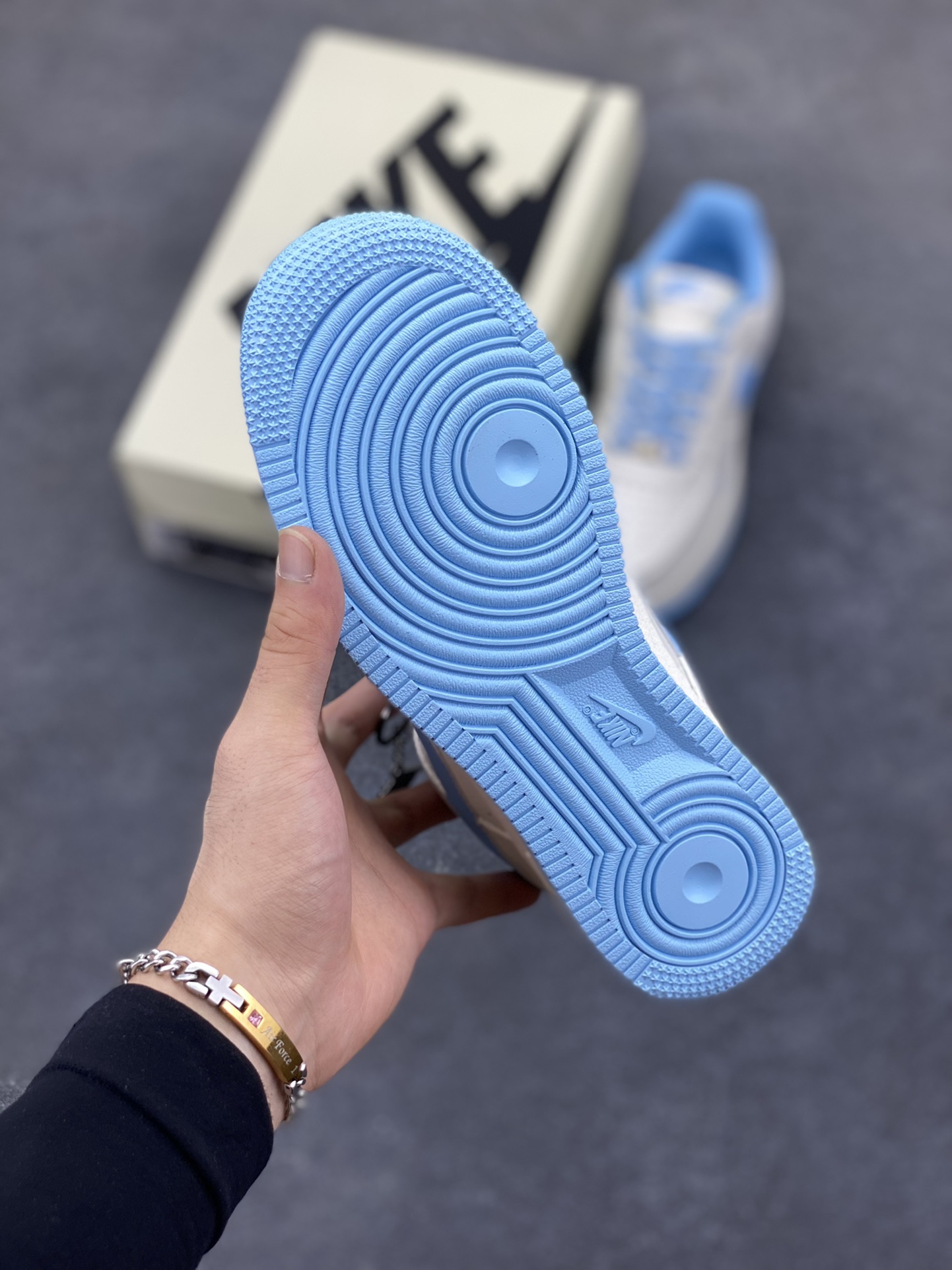 图片[5]-NIke Air Force 1 \’07 Low “NIKE联名——天蓝勾”空军一号 低帮 运动鞋 休闲鞋 折边针车 工艺难度大 原楦头原纸板 原装鞋盒 定制五金配件 内置全掌气垫 原厂鞋底 货号：CS5288-030 尺码：36 36.5 37.5 38 38.5 39 40 40.5 41 42 42.5 43 44 44.5 45-选品中心
