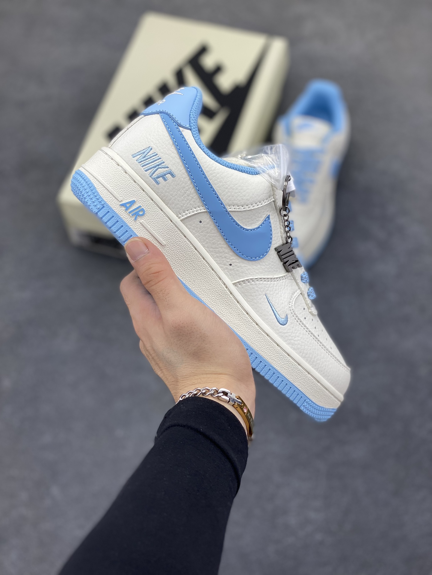 NIke Air Force 1 \'07 Low “NIKE联名——天蓝勾”空军一号 低帮 运动鞋 休闲鞋 折边针车 工艺难度大 原楦头原纸板 原装鞋盒 定制五金配件 内置全掌气垫 原厂鞋底 货号：CS5288-030 尺码：36 36.5 37.5 38 38.5 39 40 40.5 41 42 42.5 43 44 44.5 45-选品中心
