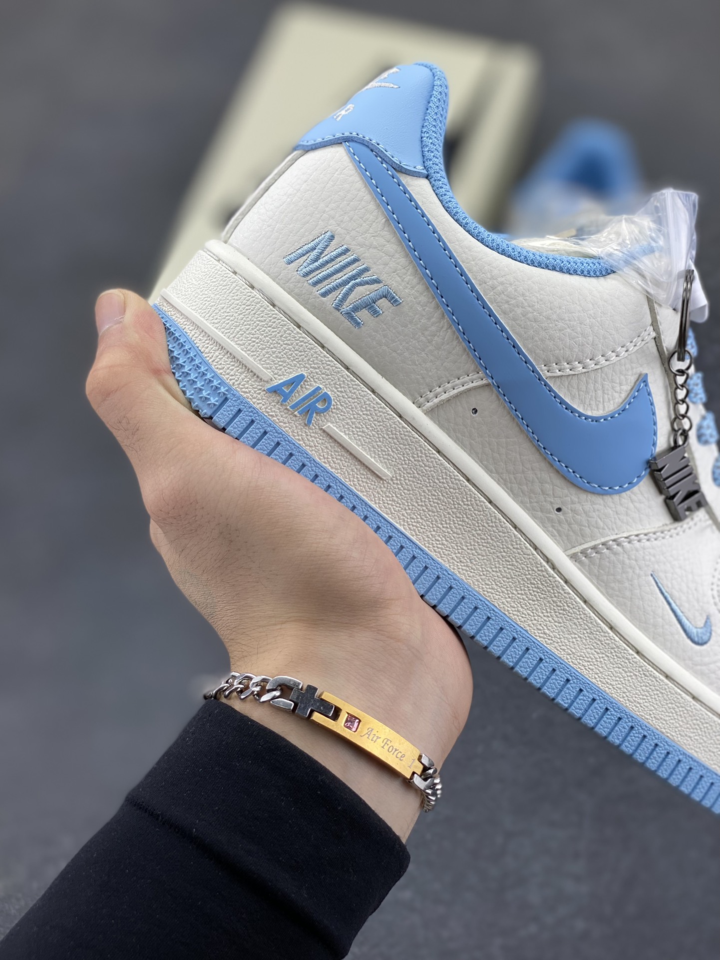 图片[6]-NIke Air Force 1 \’07 Low “NIKE联名——天蓝勾”空军一号 低帮 运动鞋 休闲鞋 折边针车 工艺难度大 原楦头原纸板 原装鞋盒 定制五金配件 内置全掌气垫 原厂鞋底 货号：CS5288-030 尺码：36 36.5 37.5 38 38.5 39 40 40.5 41 42 42.5 43 44 44.5 45-选品中心