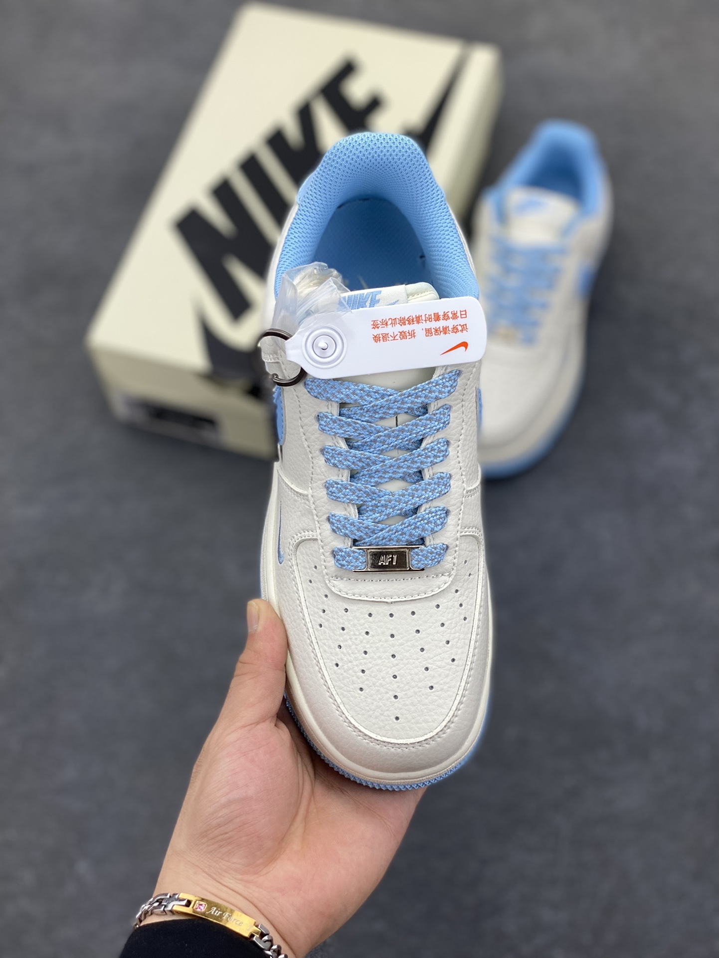图片[2]-NIke Air Force 1 \’07 Low “NIKE联名——天蓝勾”空军一号 低帮 运动鞋 休闲鞋 折边针车 工艺难度大 原楦头原纸板 原装鞋盒 定制五金配件 内置全掌气垫 原厂鞋底 货号：CS5288-030 尺码：36 36.5 37.5 38 38.5 39 40 40.5 41 42 42.5 43 44 44.5 45-选品中心