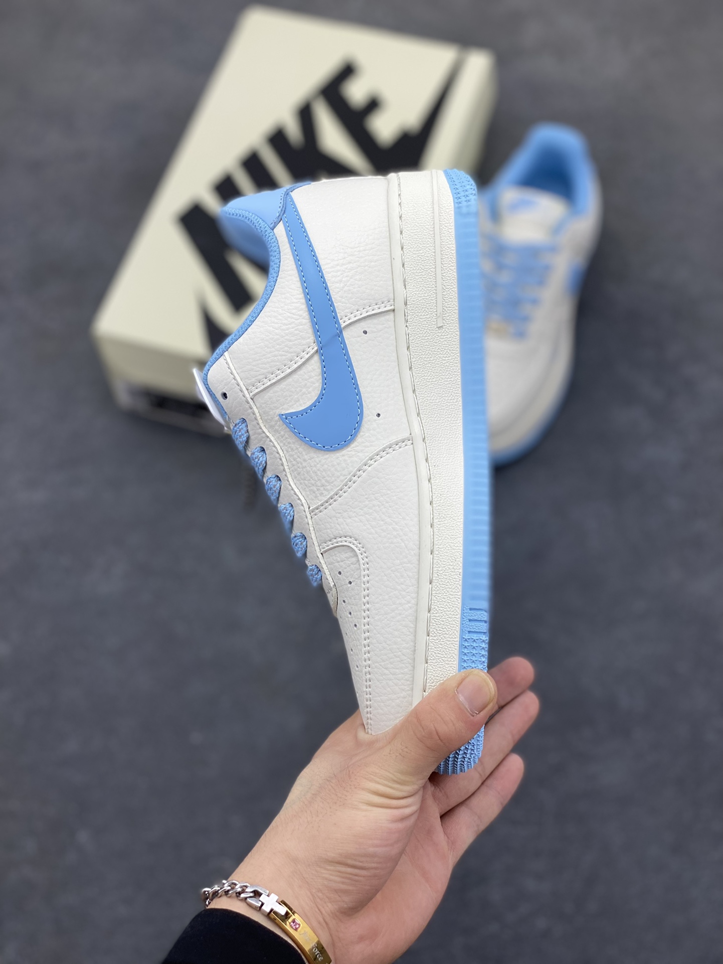 图片[3]-NIke Air Force 1 \’07 Low “NIKE联名——天蓝勾”空军一号 低帮 运动鞋 休闲鞋 折边针车 工艺难度大 原楦头原纸板 原装鞋盒 定制五金配件 内置全掌气垫 原厂鞋底 货号：CS5288-030 尺码：36 36.5 37.5 38 38.5 39 40 40.5 41 42 42.5 43 44 44.5 45-选品中心