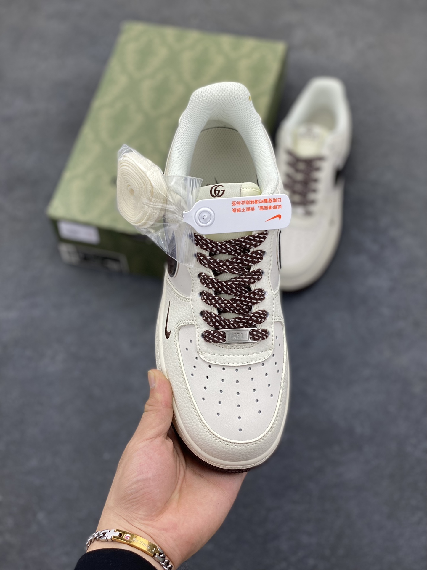 图片[2]-NIke Air Force 1 \’07 Low “古驰联名”空军一号 低帮 运动鞋 休闲鞋 折边针车 工艺难度大 原楦头原纸板 原装鞋盒 定制五金配件 内置全掌气垫 原厂鞋底 货号：DQ6818-609 尺码：36 36.5 37.5 38 38.5 39 40 40.5 41 42 42.5 43 44 44.5 45-选品中心