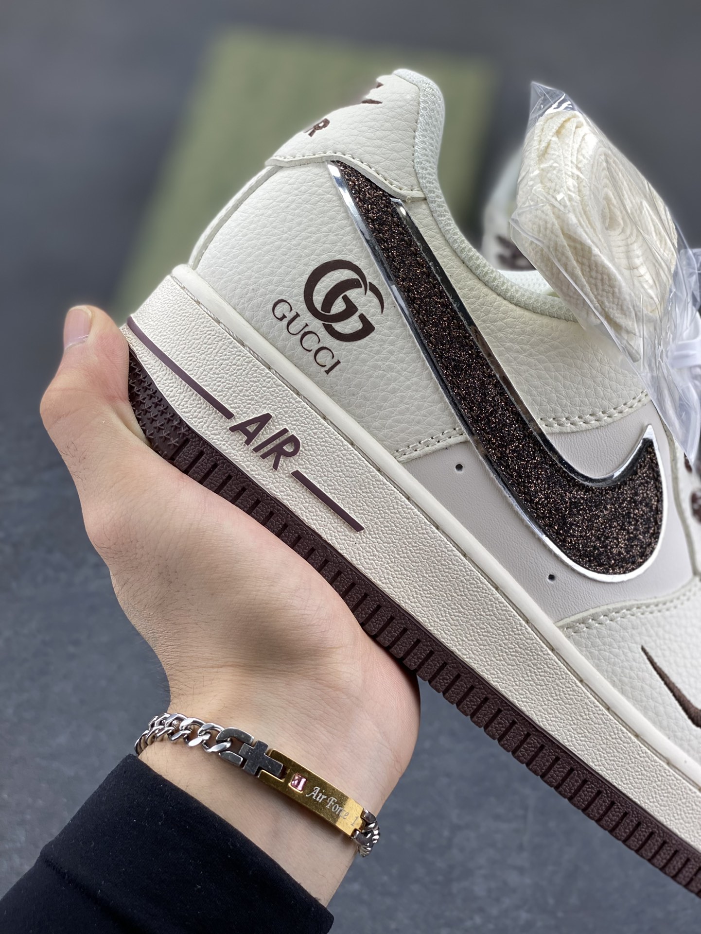 图片[6]-NIke Air Force 1 \’07 Low “古驰联名”空军一号 低帮 运动鞋 休闲鞋 折边针车 工艺难度大 原楦头原纸板 原装鞋盒 定制五金配件 内置全掌气垫 原厂鞋底 货号：DQ6818-609 尺码：36 36.5 37.5 38 38.5 39 40 40.5 41 42 42.5 43 44 44.5 45-选品中心