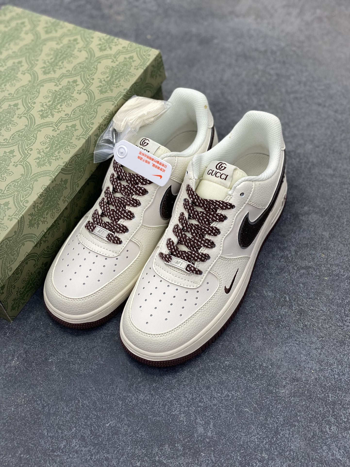 图片[8]-NIke Air Force 1 \’07 Low “古驰联名”空军一号 低帮 运动鞋 休闲鞋 折边针车 工艺难度大 原楦头原纸板 原装鞋盒 定制五金配件 内置全掌气垫 原厂鞋底 货号：DQ6818-609 尺码：36 36.5 37.5 38 38.5 39 40 40.5 41 42 42.5 43 44 44.5 45-选品中心