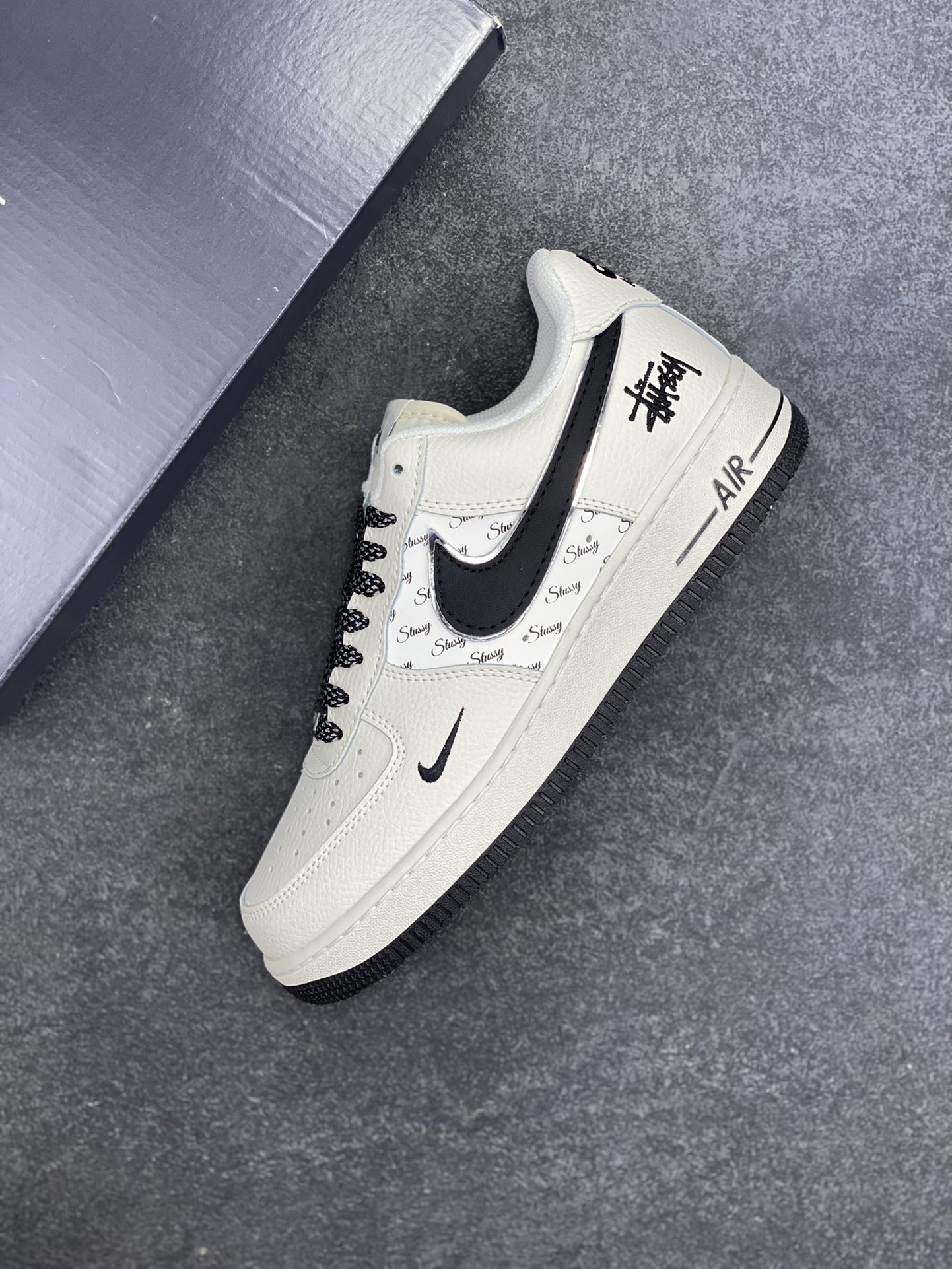 图片[7]-Nike Air Force 1 Low 空军一号低帮百搭休闲运动板鞋。柔软、弹性十足的缓震性能和出色的中底设计，横跨复古与现代的外型结合，造就出风靡全球三十多年的Force 1，直到今天还深受青睐。 货号：DV3464-006 尺码：36 36.5 37.5 38 38.5 39 40 40.5 41 42 42.5 43 44 44.5 45-选品中心