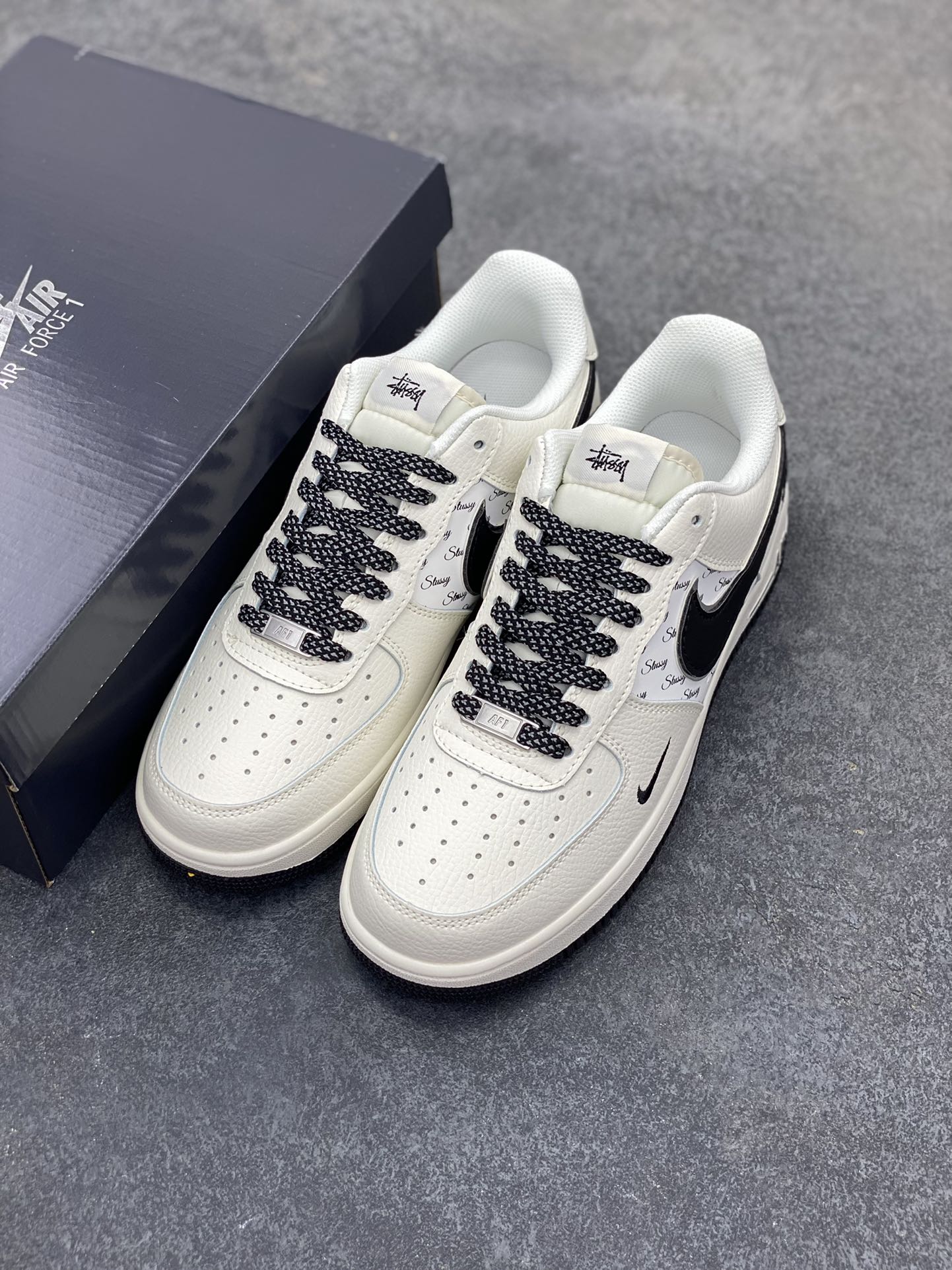 图片[8]-Nike Air Force 1 Low 空军一号低帮百搭休闲运动板鞋。柔软、弹性十足的缓震性能和出色的中底设计，横跨复古与现代的外型结合，造就出风靡全球三十多年的Force 1，直到今天还深受青睐。 货号：DV3464-006 尺码：36 36.5 37.5 38 38.5 39 40 40.5 41 42 42.5 43 44 44.5 45-选品中心