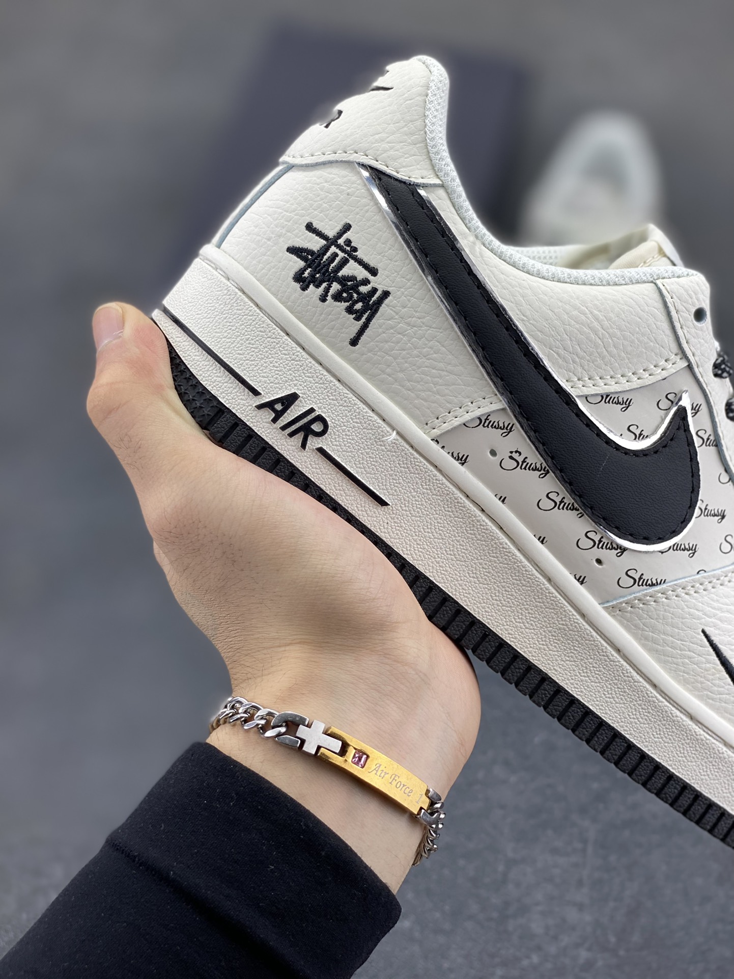 图片[6]-Nike Air Force 1 Low 空军一号低帮百搭休闲运动板鞋。柔软、弹性十足的缓震性能和出色的中底设计，横跨复古与现代的外型结合，造就出风靡全球三十多年的Force 1，直到今天还深受青睐。 货号：DV3464-006 尺码：36 36.5 37.5 38 38.5 39 40 40.5 41 42 42.5 43 44 44.5 45-选品中心