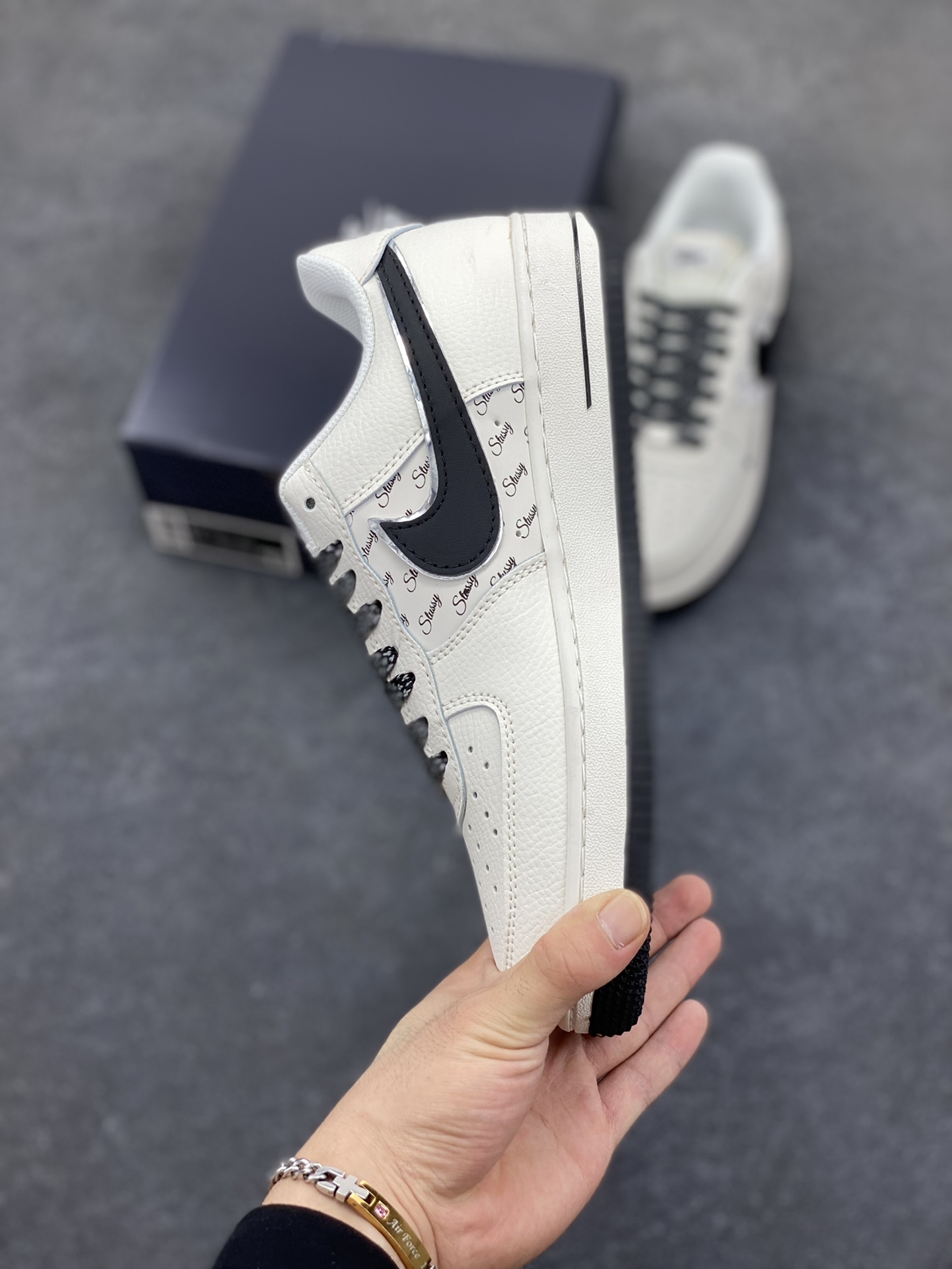 图片[3]-Nike Air Force 1 Low 空军一号低帮百搭休闲运动板鞋。柔软、弹性十足的缓震性能和出色的中底设计，横跨复古与现代的外型结合，造就出风靡全球三十多年的Force 1，直到今天还深受青睐。 货号：DV3464-006 尺码：36 36.5 37.5 38 38.5 39 40 40.5 41 42 42.5 43 44 44.5 45-选品中心
