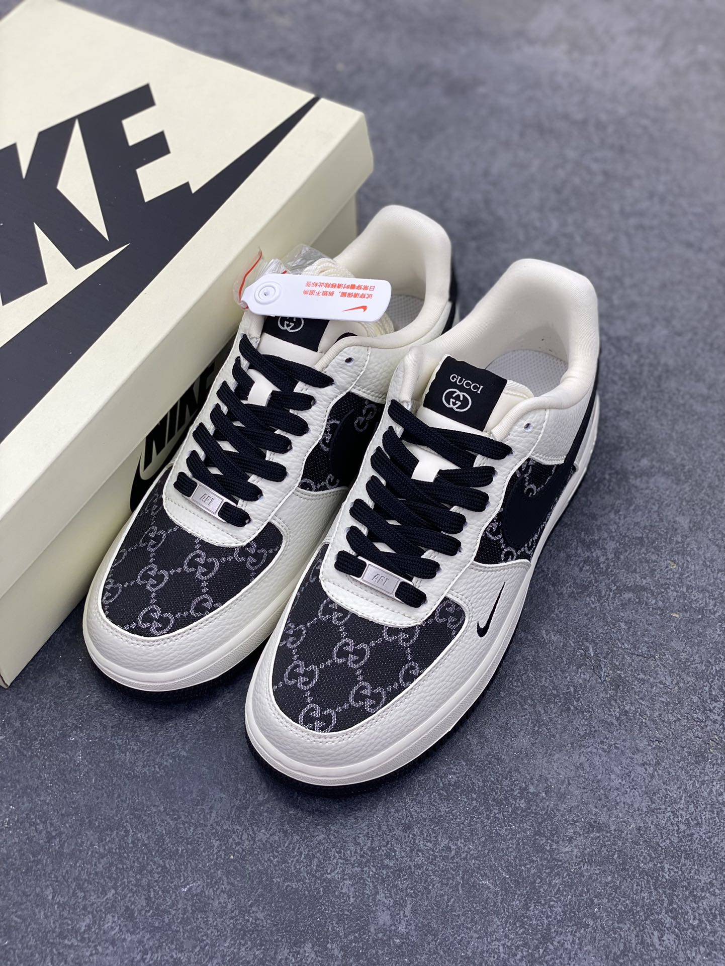 图片[8]-NIke Air Force 1 \’07 Low 古驰联名–白黑织布 空军一号低帮 运动鞋 休闲鞋 折边针车 工艺难度大 原楦头原纸板 原装鞋盒 原厂鞋底 超高清洁度 细节完美 货号：SC0601-571 尺码：36 36.5 37.5 38 38.5 39 40 40.5 41 42 42.5 43 44 44.5 45-选品中心