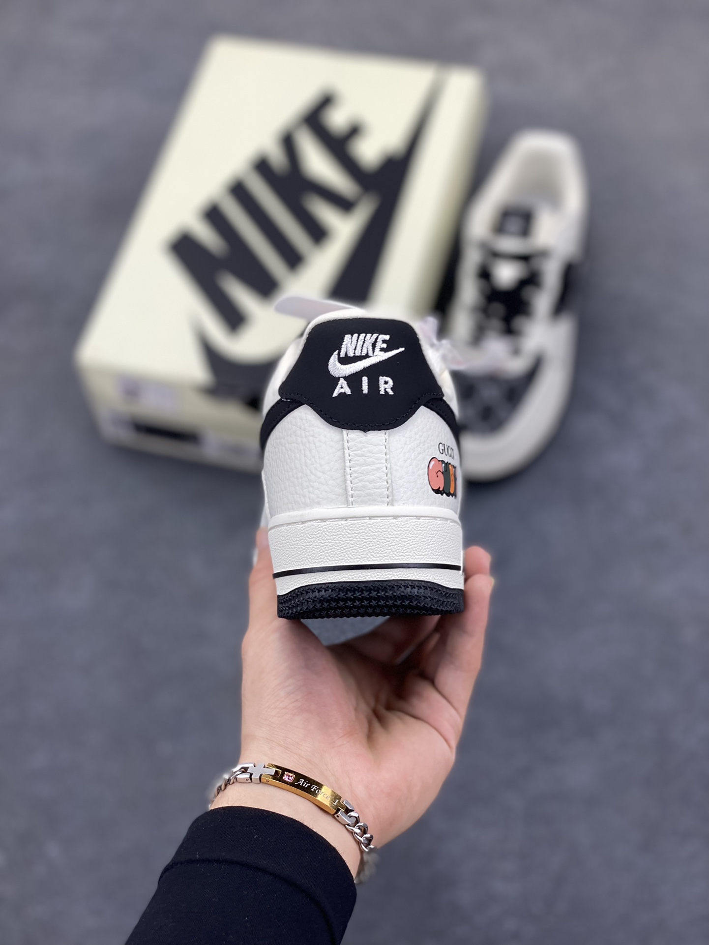 图片[4]-NIke Air Force 1 \’07 Low 古驰联名–白黑织布 空军一号低帮 运动鞋 休闲鞋 折边针车 工艺难度大 原楦头原纸板 原装鞋盒 原厂鞋底 超高清洁度 细节完美 货号：SC0601-571 尺码：36 36.5 37.5 38 38.5 39 40 40.5 41 42 42.5 43 44 44.5 45-选品中心