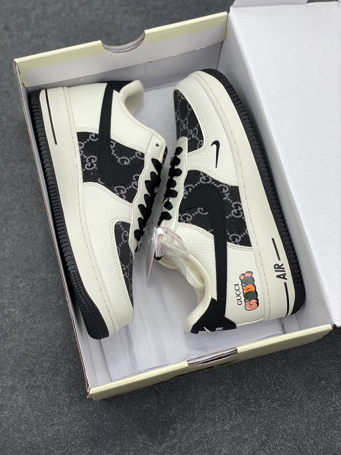 图片[9]-NIke Air Force 1 \’07 Low 古驰联名–白黑织布 空军一号低帮 运动鞋 休闲鞋 折边针车 工艺难度大 原楦头原纸板 原装鞋盒 原厂鞋底 超高清洁度 细节完美 货号：SC0601-571 尺码：36 36.5 37.5 38 38.5 39 40 40.5 41 42 42.5 43 44 44.5 45-选品中心