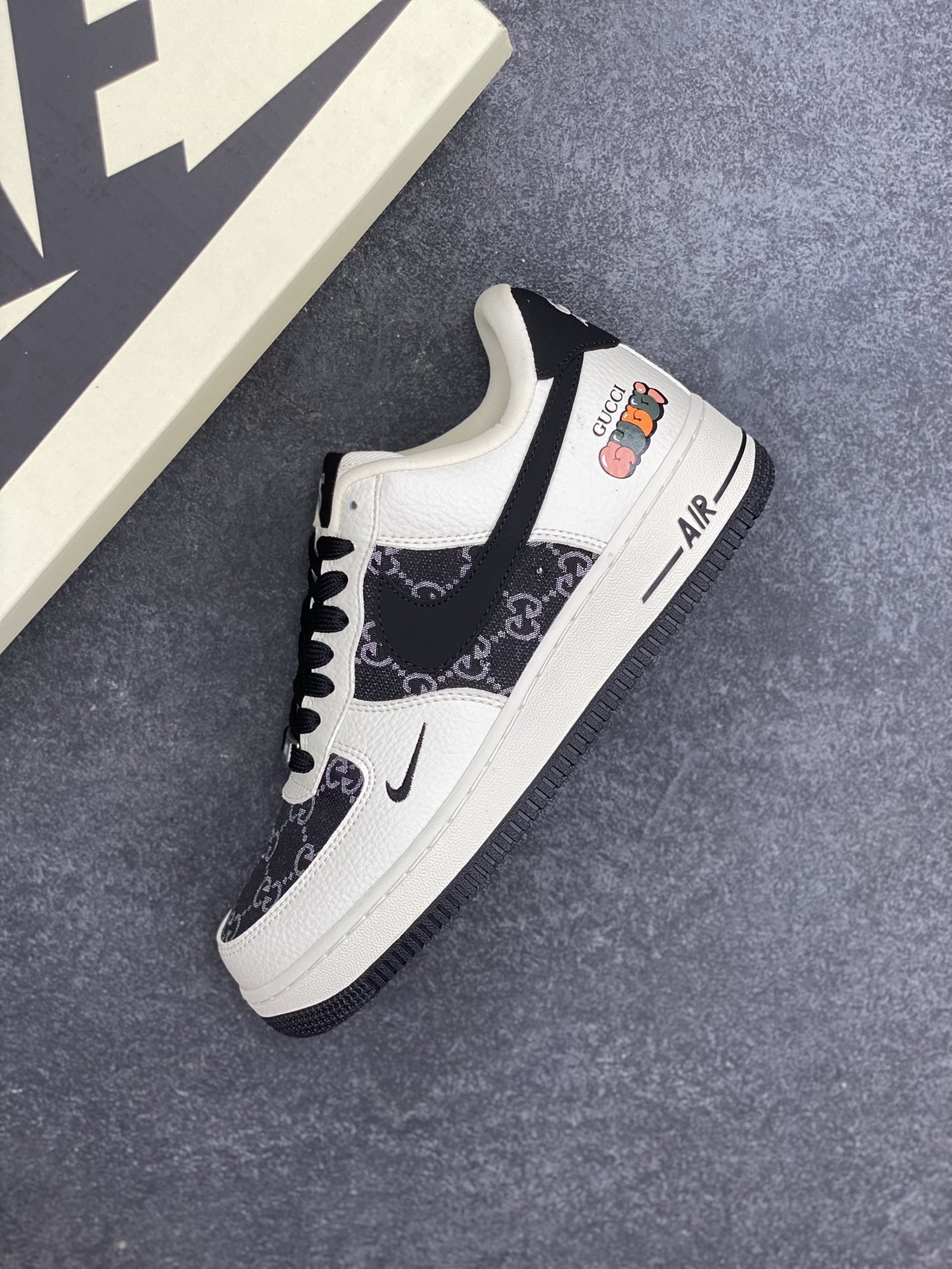 图片[7]-NIke Air Force 1 \’07 Low 古驰联名–白黑织布 空军一号低帮 运动鞋 休闲鞋 折边针车 工艺难度大 原楦头原纸板 原装鞋盒 原厂鞋底 超高清洁度 细节完美 货号：SC0601-571 尺码：36 36.5 37.5 38 38.5 39 40 40.5 41 42 42.5 43 44 44.5 45-选品中心