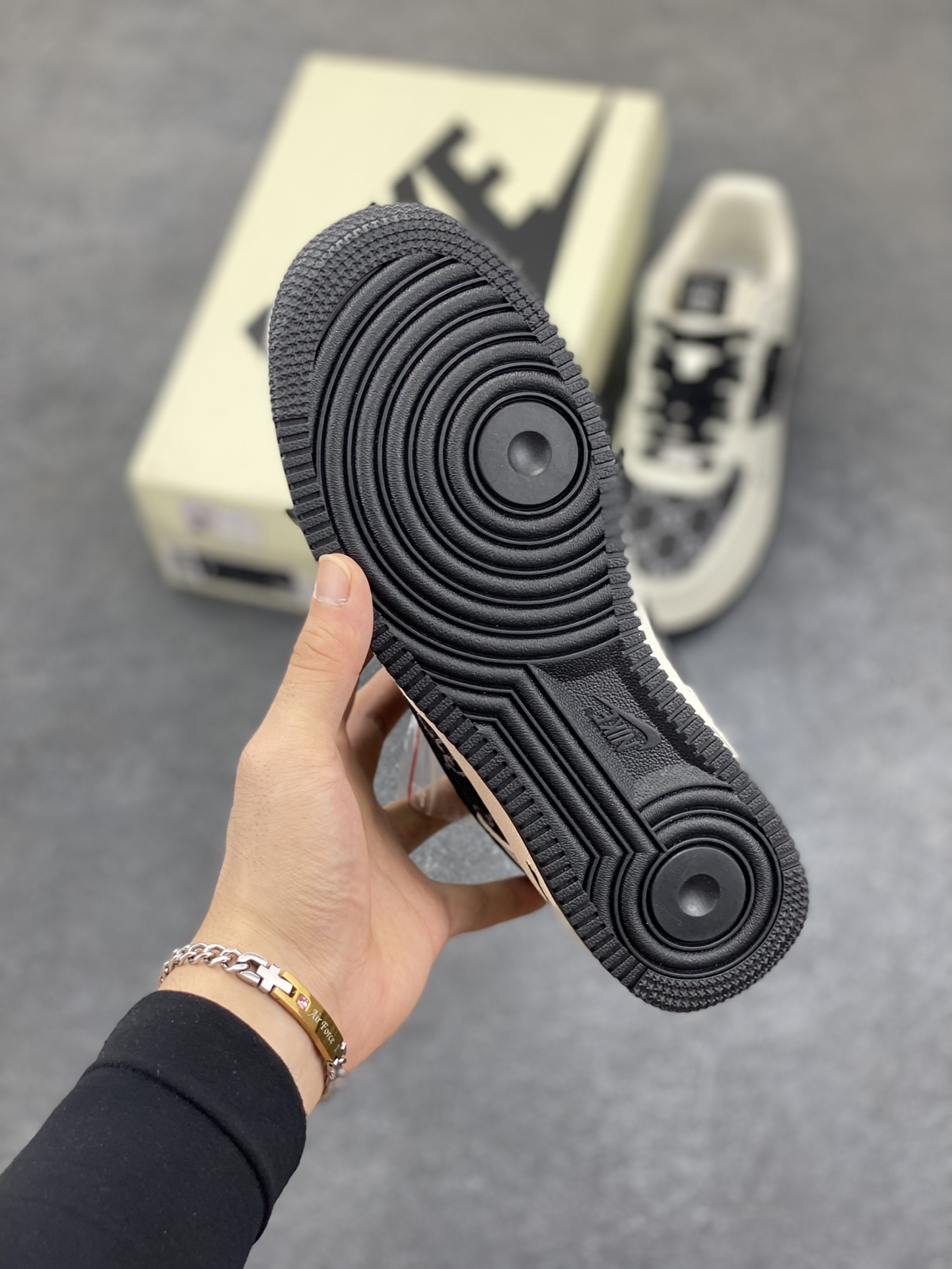 图片[5]-NIke Air Force 1 \’07 Low 古驰联名–白黑织布 空军一号低帮 运动鞋 休闲鞋 折边针车 工艺难度大 原楦头原纸板 原装鞋盒 原厂鞋底 超高清洁度 细节完美 货号：SC0601-571 尺码：36 36.5 37.5 38 38.5 39 40 40.5 41 42 42.5 43 44 44.5 45-选品中心