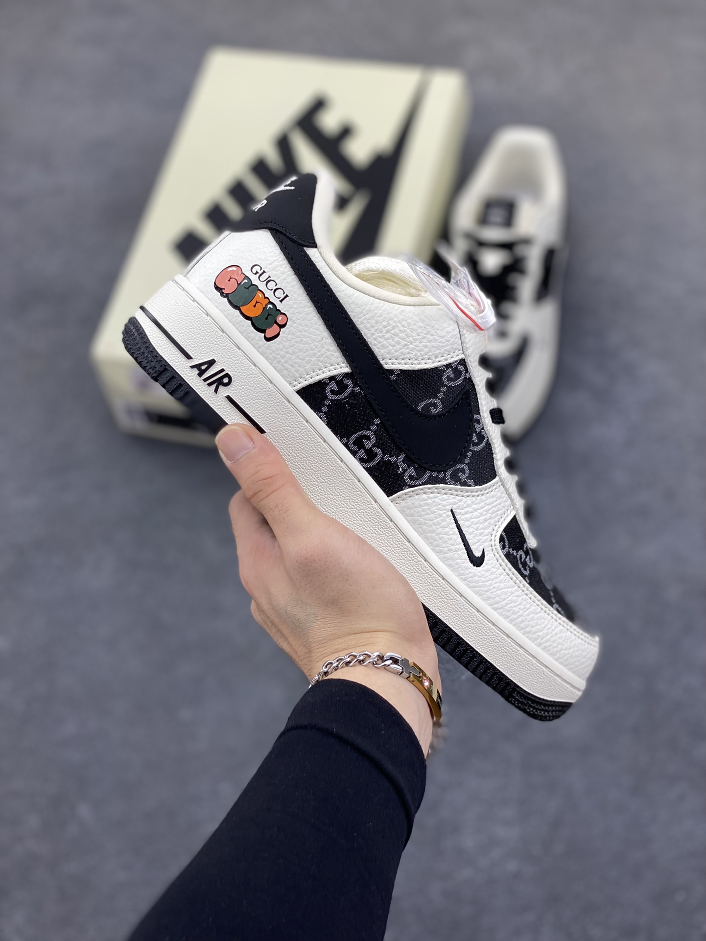 NIke Air Force 1 \'07 Low 古驰联名--白黑织布 空军一号低帮 运动鞋 休闲鞋 折边针车 工艺难度大 原楦头原纸板 原装鞋盒 原厂鞋底 超高清洁度 细节完美 货号：SC0601-571 尺码：36 36.5 37.5 38 38.5 39 40 40.5 41 42 42.5 43 44 44.5 45-选品中心