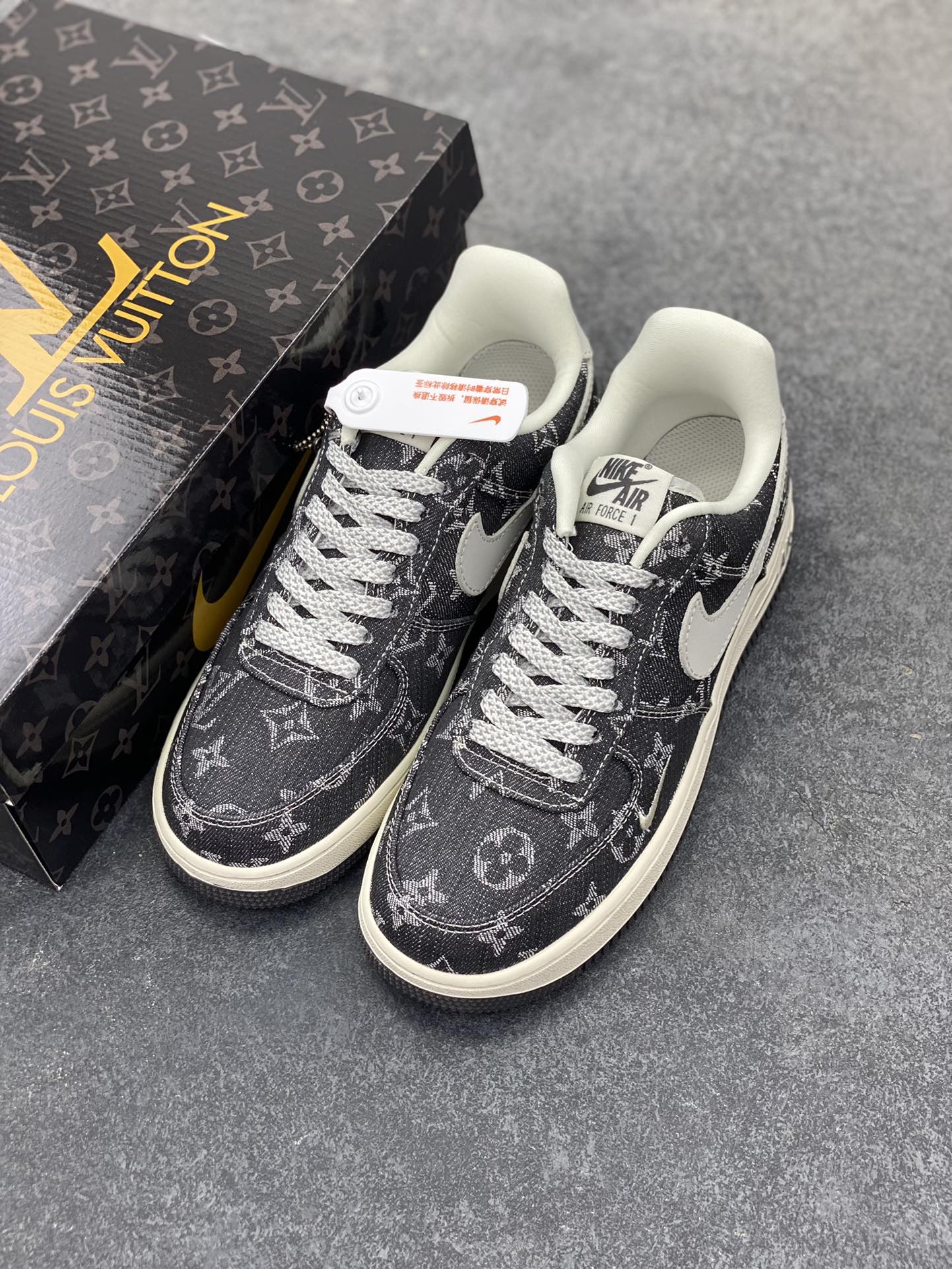 图片[8]-NIke Air Force 1 \’07 Low LV联名–黑牛仔 空军一号低帮 运动鞋 休闲鞋 满天星鞋带 折边针车 工艺难度大 原楦头原纸板 原装鞋盒 原厂鞋底 超高清洁度 细节完美 货号：ZD1988-003 尺码：36 36.5 37.5 38 38.5 39 40 40.5 41 42 42.5 43 44 44.5 45-选品中心