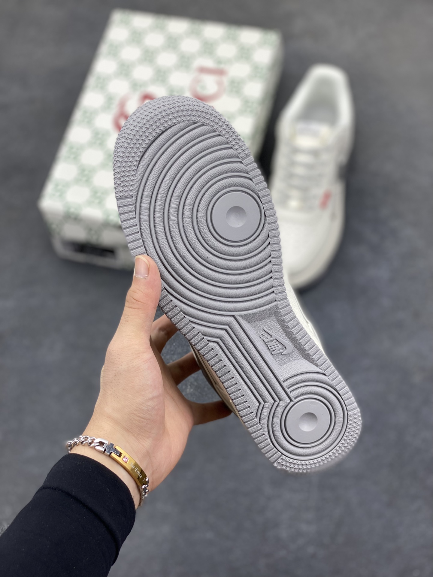 图片[5]-NIke Air Force 1 \’07 Low “古驰联名——经典灰花纹”空军一号 低帮 运动鞋 休闲鞋 折边针车 工艺难度大 原楦头原纸板 原装鞋盒 定制五金配件 内置全掌气垫 原厂鞋底 货号：CS5288-001 尺码：36 36.5 37.5 38 38.5 39 40 40.5 41 42 42.5 43 44 44.5 45-选品中心