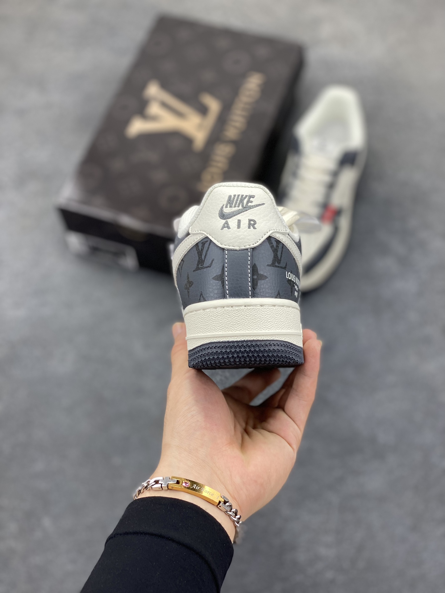 图片[4]-NIke Air Force 1 \’07 Low “LV联名——米灰印花”空军一号 低帮 运动鞋 休闲鞋 折边针车 工艺难度大 原楦头原纸板 原装鞋盒 定制五金配件 内置全掌气垫 原厂鞋底 货号：CS5288-002 尺码：36 36.5 37.5 38 38.5 39 40 40.5 41 42 42.5 43 44 44.5 45-选品中心