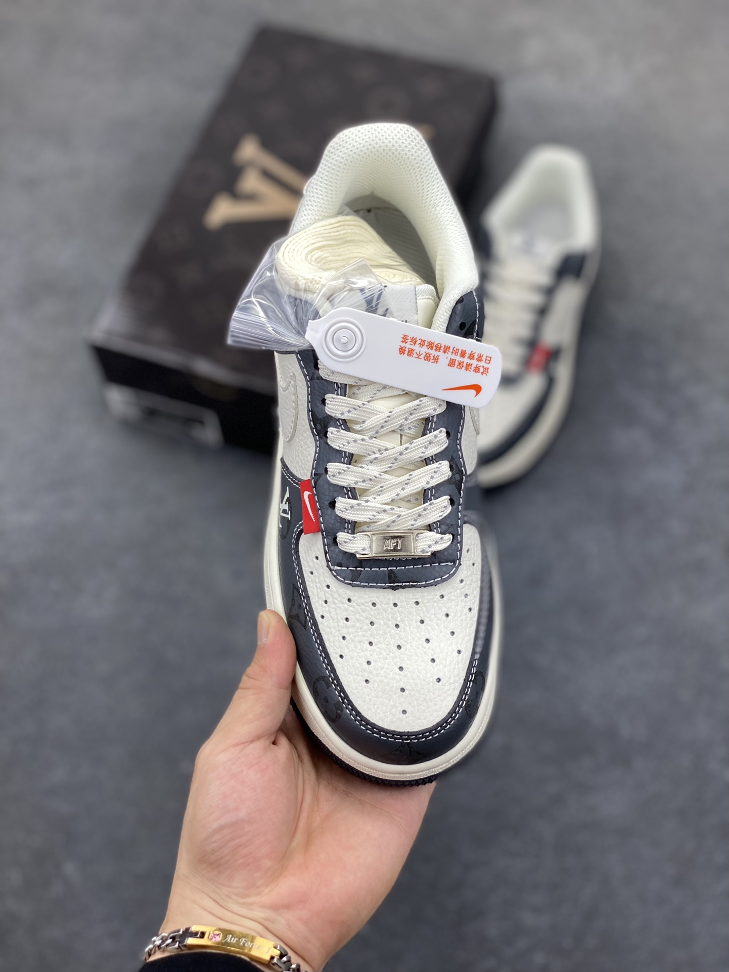 图片[2]-NIke Air Force 1 \’07 Low “LV联名——米灰印花”空军一号 低帮 运动鞋 休闲鞋 折边针车 工艺难度大 原楦头原纸板 原装鞋盒 定制五金配件 内置全掌气垫 原厂鞋底 货号：CS5288-002 尺码：36 36.5 37.5 38 38.5 39 40 40.5 41 42 42.5 43 44 44.5 45-选品中心