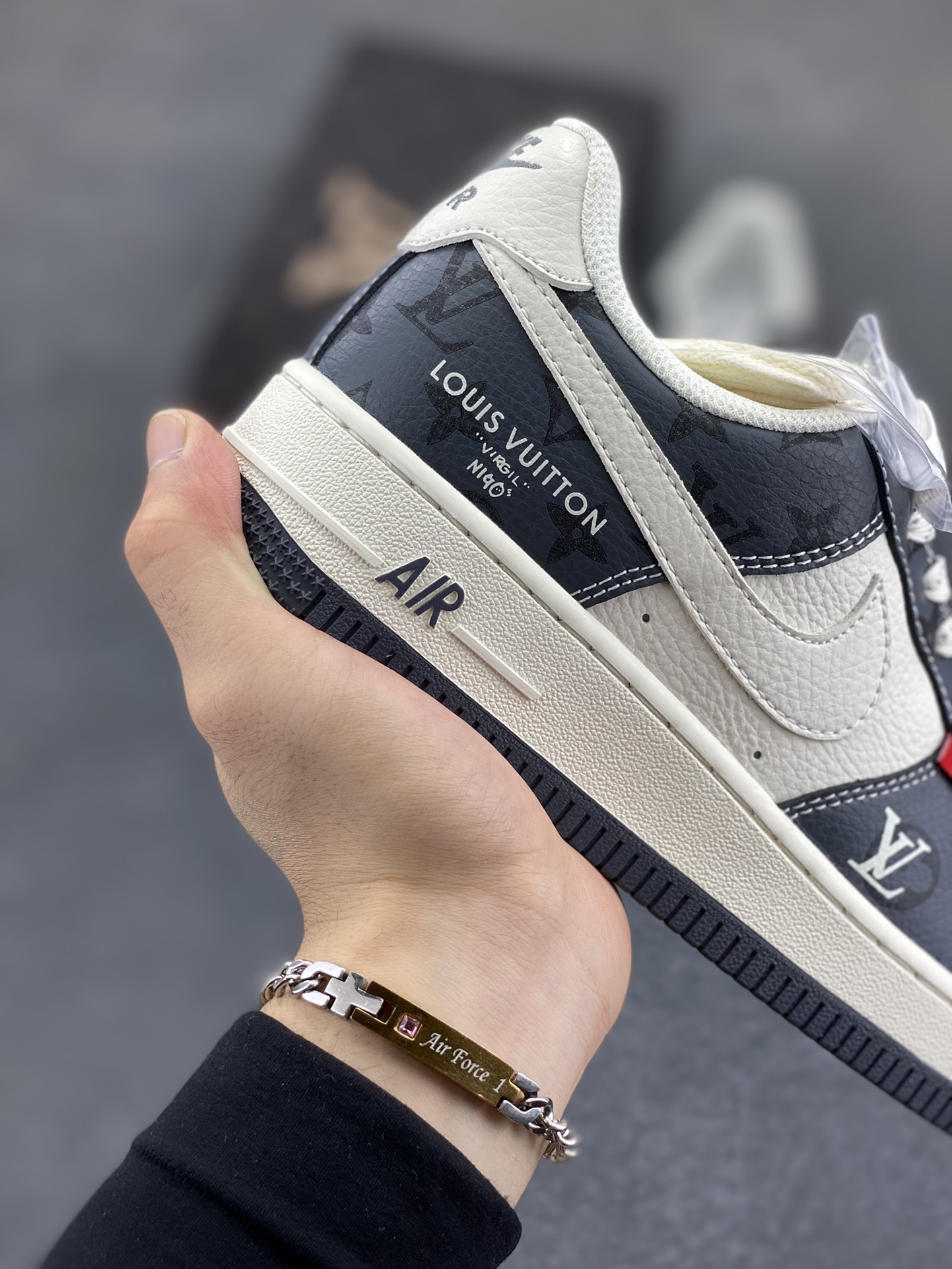 图片[6]-NIke Air Force 1 \’07 Low “LV联名——米灰印花”空军一号 低帮 运动鞋 休闲鞋 折边针车 工艺难度大 原楦头原纸板 原装鞋盒 定制五金配件 内置全掌气垫 原厂鞋底 货号：CS5288-002 尺码：36 36.5 37.5 38 38.5 39 40 40.5 41 42 42.5 43 44 44.5 45-选品中心