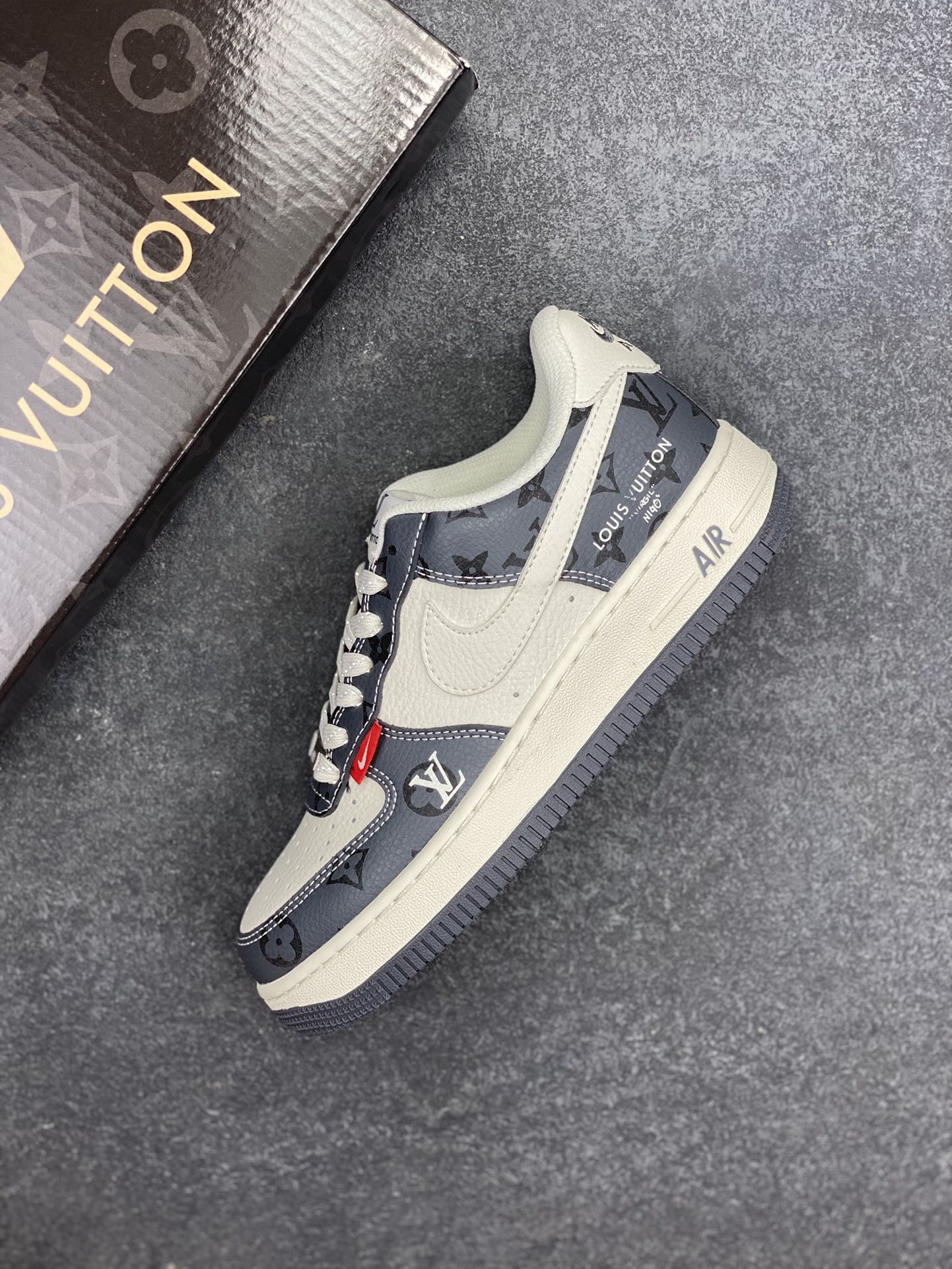 图片[7]-NIke Air Force 1 \’07 Low “LV联名——米灰印花”空军一号 低帮 运动鞋 休闲鞋 折边针车 工艺难度大 原楦头原纸板 原装鞋盒 定制五金配件 内置全掌气垫 原厂鞋底 货号：CS5288-002 尺码：36 36.5 37.5 38 38.5 39 40 40.5 41 42 42.5 43 44 44.5 45-选品中心