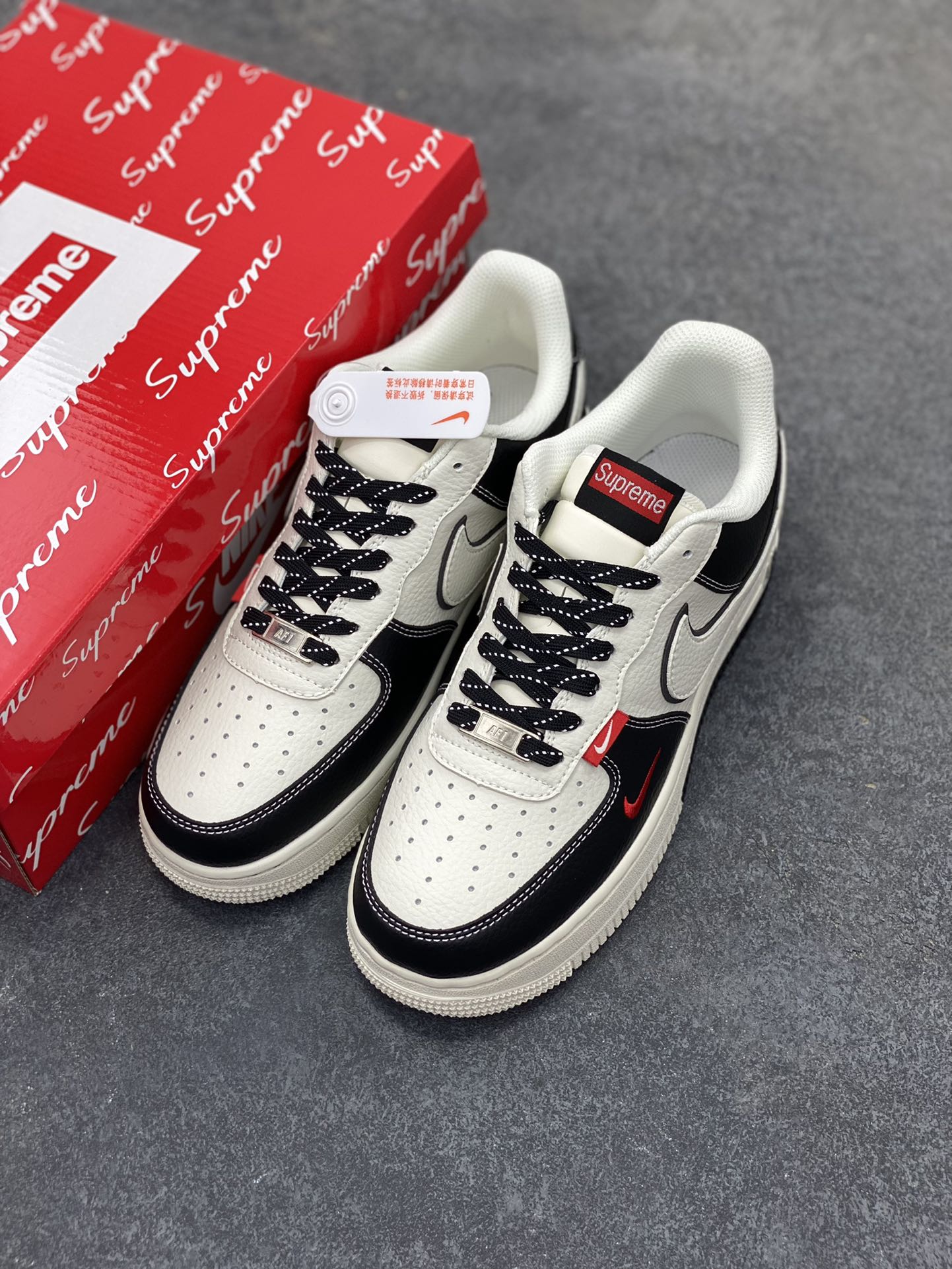 图片[8]-NIke Air Force 1 \’07 Low “Supreme联名——双拼小红勾”空军一号 低帮 运动鞋 休闲鞋 折边针车 工艺难度大 原楦头原纸板 原装鞋盒 定制五金配件 内置全掌气垫 原厂鞋底 货号：CS5288-004 尺码：36 36.5 37.5 38 38.5 39 40 40.5 41 42 42.5 43 44 44.5 45-选品中心