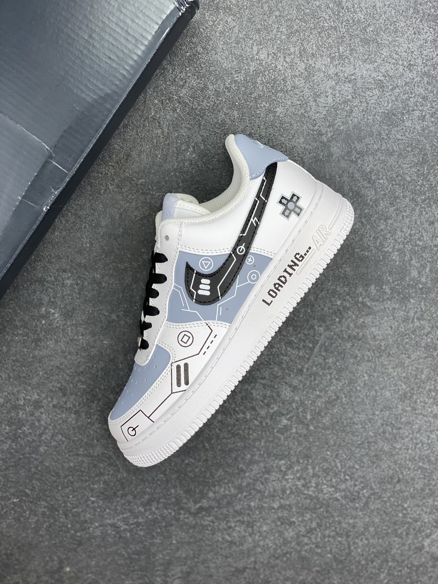 图片[7]-福利特价 PS5电玩主题 Nike Air Force 1 Low’07 黑白灰空军一号低帮休闲板鞋 定制皮料 原楦原纸板 纯正空军版型 内置全掌气垫 货号：CW2288-111 尺码：36 36.5 37.5 38 38.5 39 40 40.5 41 42 42.5 43 44 44.5 45-选品中心