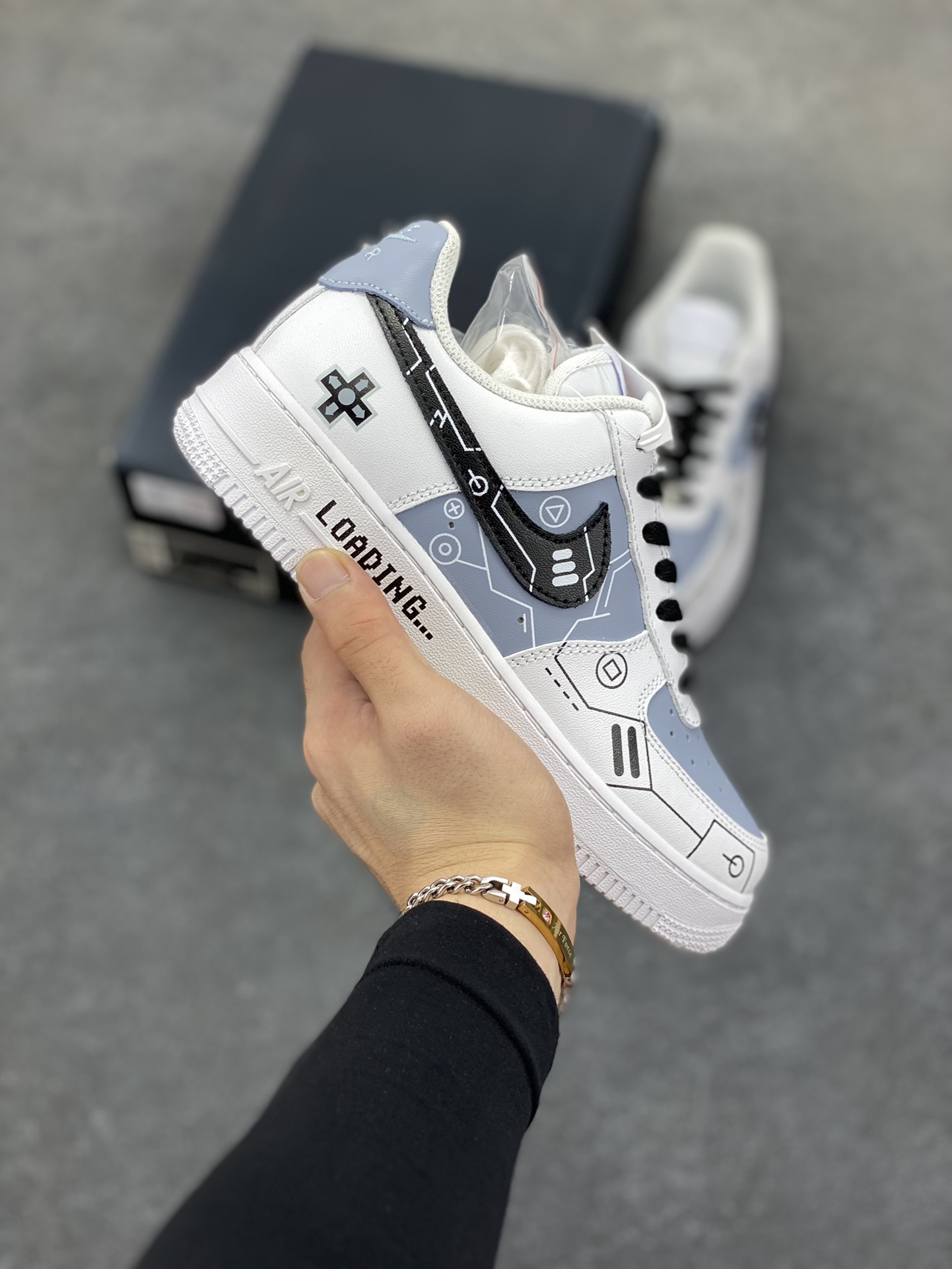 福利特价 PS5电玩主题 Nike Air Force 1 Low’07 黑白灰空军一号低帮休闲板鞋 定制皮料 原楦原纸板 纯正空军版型 内置全掌气垫 货号:CW2288-111 尺码:36 36.5 37.5 38 38.5 39 40 40.5 41 42 42.5 43 44 44.5 45-选品中心