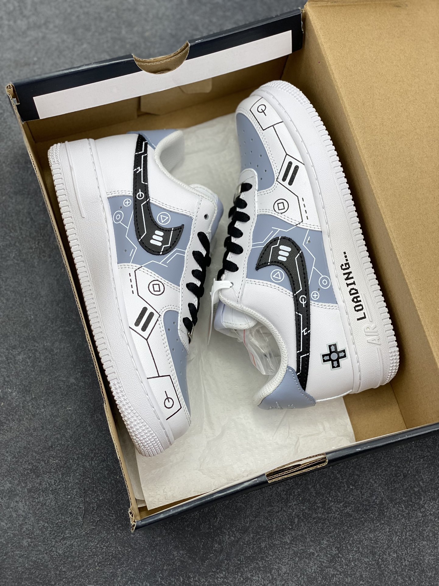图片[9]-福利特价 PS5电玩主题 Nike Air Force 1 Low’07 黑白灰空军一号低帮休闲板鞋 定制皮料 原楦原纸板 纯正空军版型 内置全掌气垫 货号：CW2288-111 尺码：36 36.5 37.5 38 38.5 39 40 40.5 41 42 42.5 43 44 44.5 45-选品中心
