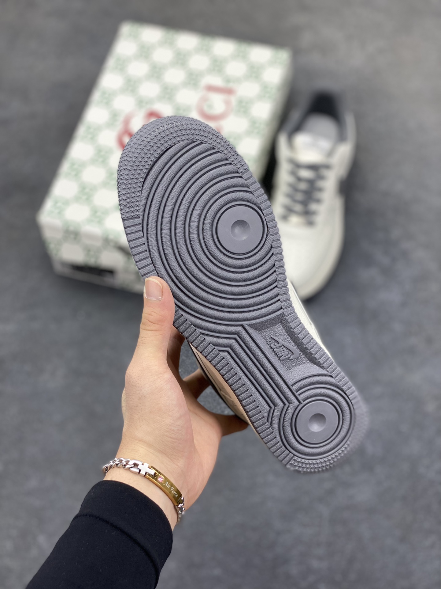 图片[5]-NIke Air Force 1 \’07 Low “古驰联名——经典灰花纹”空军一号 低帮 运动鞋 休闲鞋 折边针车 工艺难度大 原楦头原纸板 原装鞋盒 定制五金配件 内置全掌气垫 原厂鞋底 货号：CS5288-003 尺码：36 36.5 37.5 38 38.5 39 40 40.5 41 42 42.5 43 44 44.5 45-选品中心