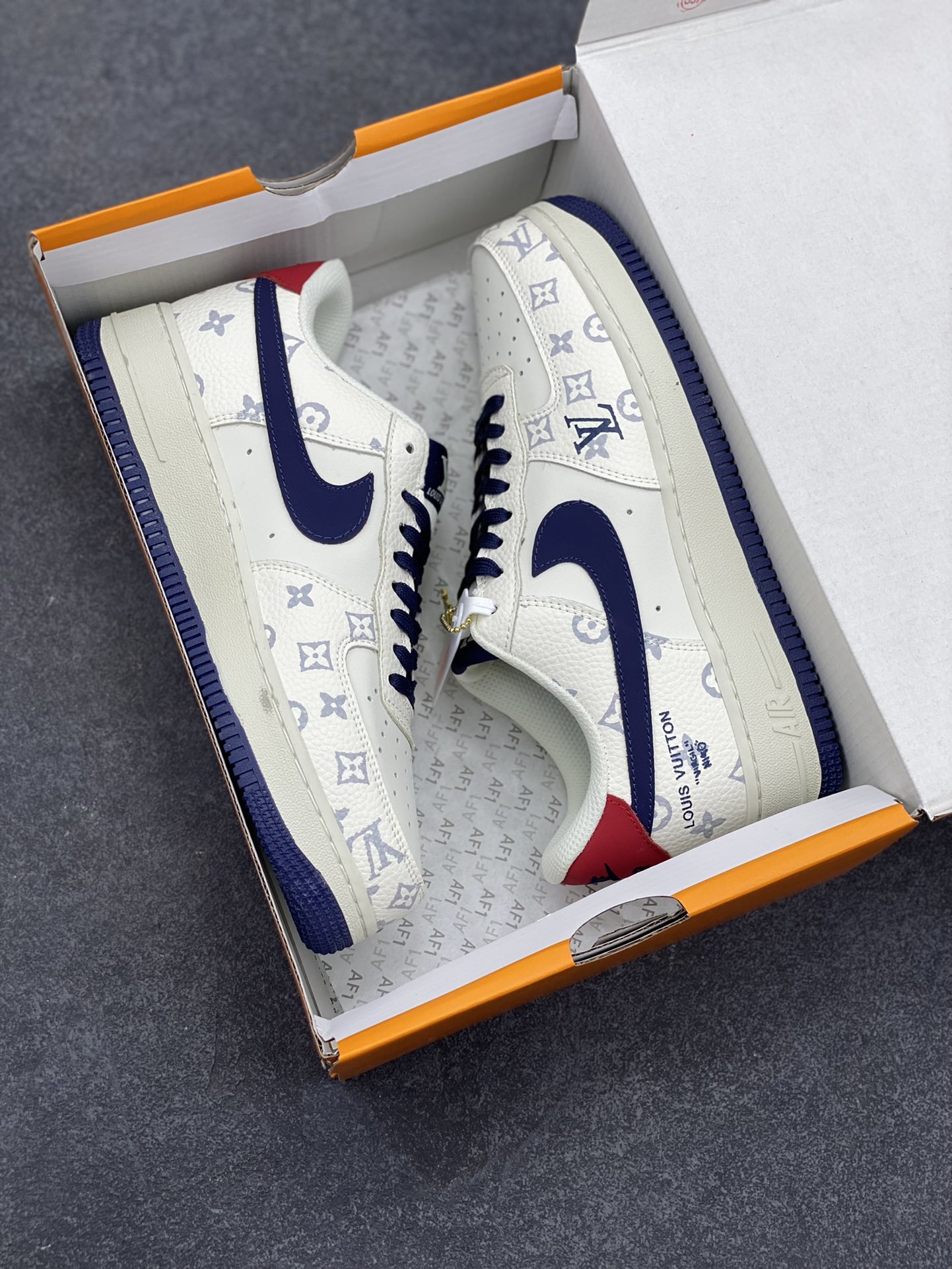 图片[9]-Nike Air Force 1 Low 空军一号低帮百搭休闲运动板鞋。柔软、弹性十足的缓震性能和出色的中底设计，横跨复古与现代的外型结合，造就出风靡全球三十多年的Force 1，直到今天还深受青睐。 货号：AF5239-161 尺码：36 36.5 37.5 38 38.5 39 40 40.5 41 42 42.5 43 44 44.5 45-选品中心