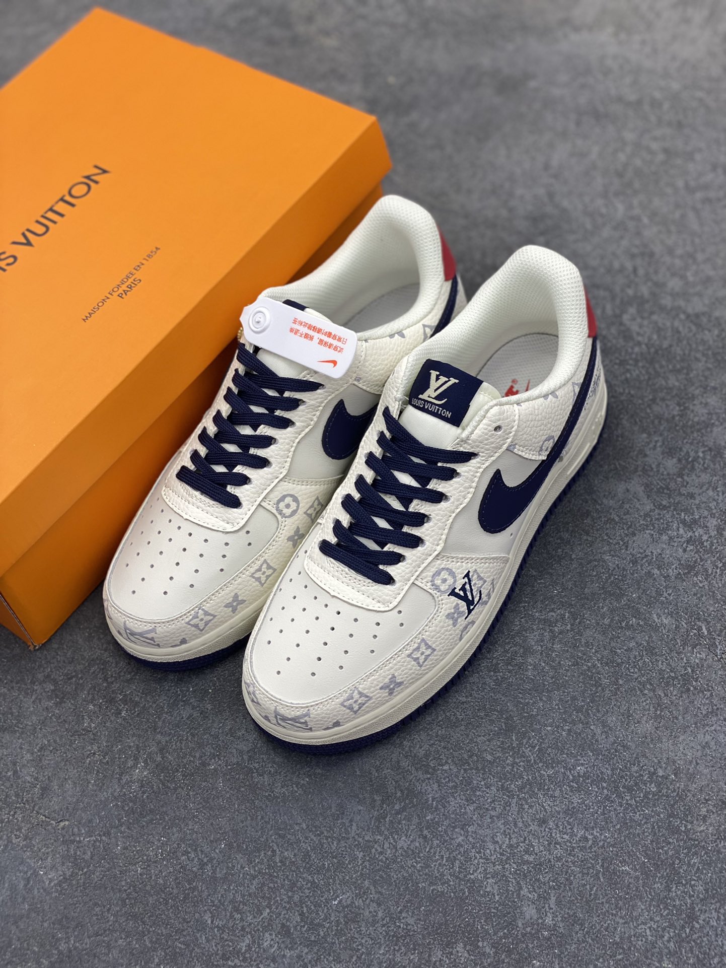 图片[8]-Nike Air Force 1 Low 空军一号低帮百搭休闲运动板鞋。柔软、弹性十足的缓震性能和出色的中底设计，横跨复古与现代的外型结合，造就出风靡全球三十多年的Force 1，直到今天还深受青睐。 货号：AF5239-161 尺码：36 36.5 37.5 38 38.5 39 40 40.5 41 42 42.5 43 44 44.5 45-选品中心