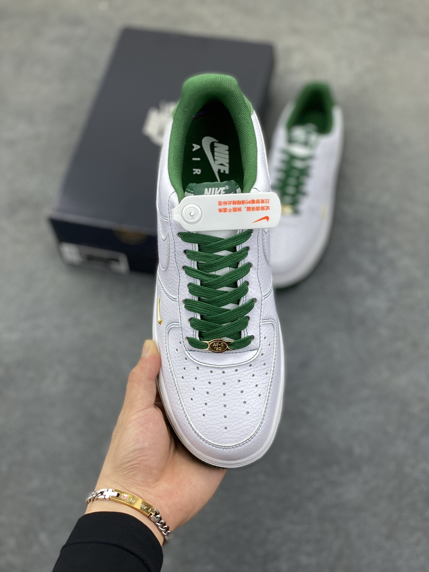 图片[4]-Nike Air Force 1 Low 白绿线小金勾 空军一号低帮运动休闲板鞋 原楦头原纸板 打造纯正空军版型#专注外贸渠道 全掌内置蜂窝气垫 #原盒配件 原厂中底钢印、拉帮完美 货号：IB6543-102 尺码：35.5 36 36.5 37.5 38 38.5 39 40 40.5 41 42 42.5 43 44 44.5 45-选品中心