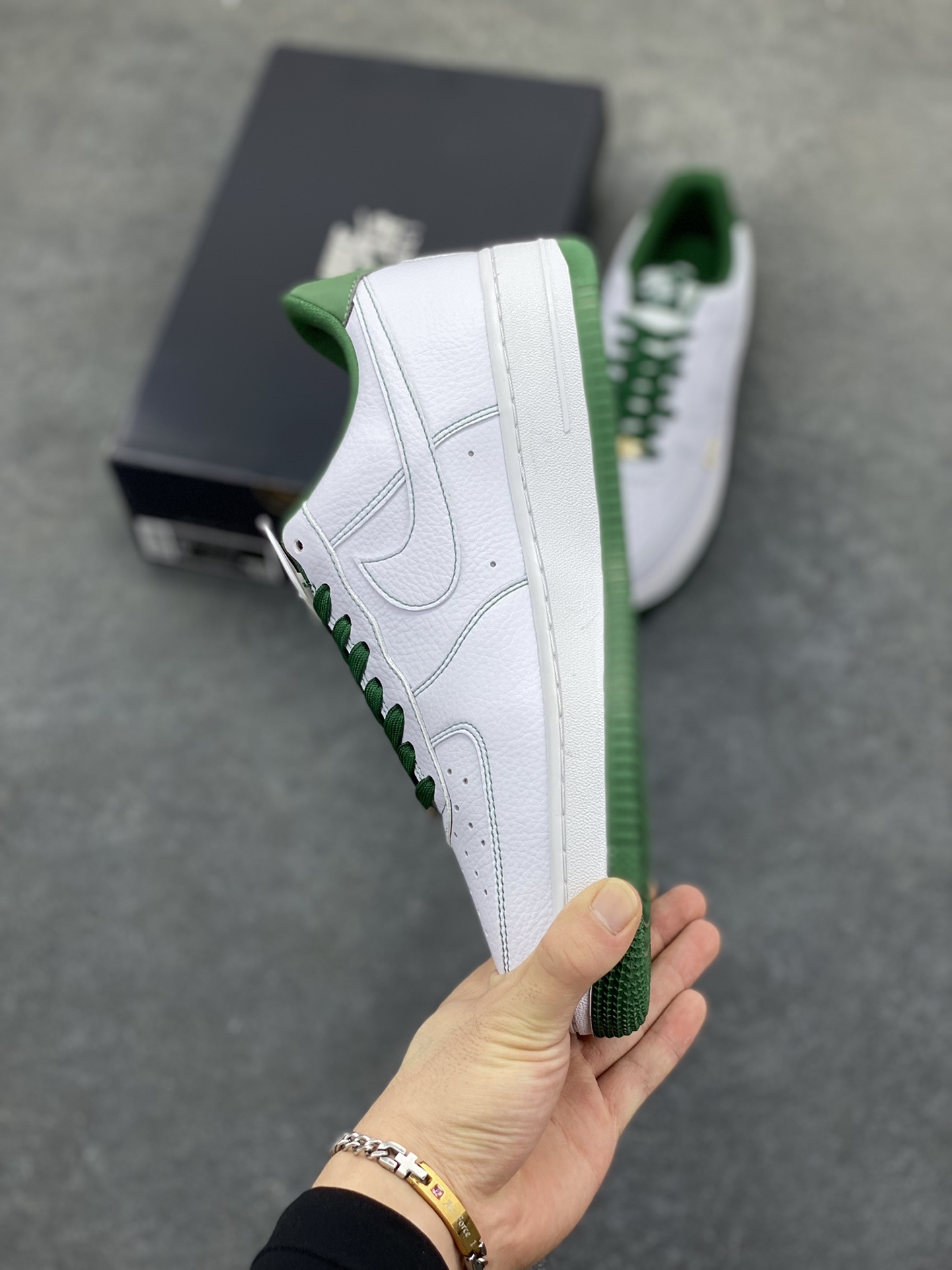 图片[2]-Nike Air Force 1 Low 白绿线小金勾 空军一号低帮运动休闲板鞋 原楦头原纸板 打造纯正空军版型#专注外贸渠道 全掌内置蜂窝气垫 #原盒配件 原厂中底钢印、拉帮完美 货号：IB6543-102 尺码：35.5 36 36.5 37.5 38 38.5 39 40 40.5 41 42 42.5 43 44 44.5 45-选品中心