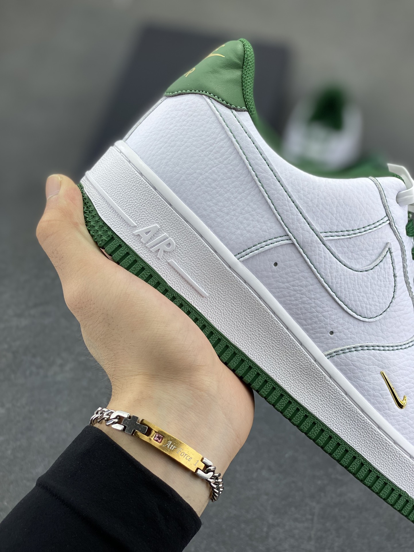 图片[6]-Nike Air Force 1 Low 白绿线小金勾 空军一号低帮运动休闲板鞋 原楦头原纸板 打造纯正空军版型#专注外贸渠道 全掌内置蜂窝气垫 #原盒配件 原厂中底钢印、拉帮完美 货号：IB6543-102 尺码：35.5 36 36.5 37.5 38 38.5 39 40 40.5 41 42 42.5 43 44 44.5 45-选品中心
